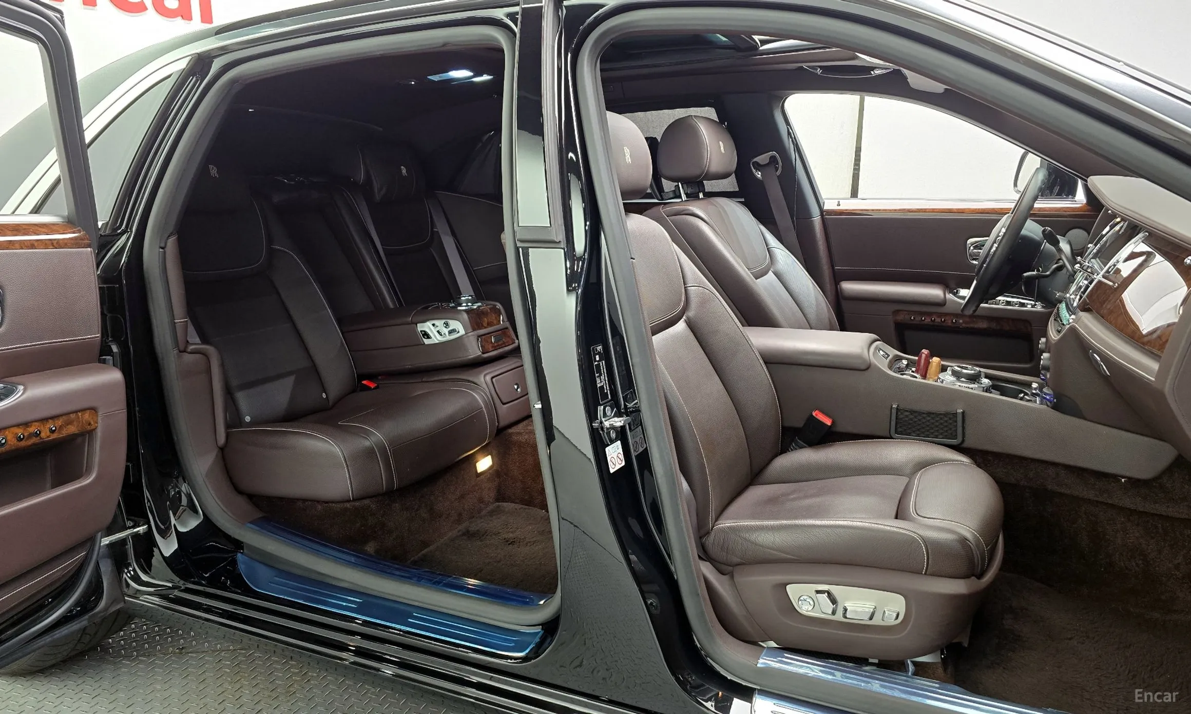 Rolls-Royce Ghost превью 12