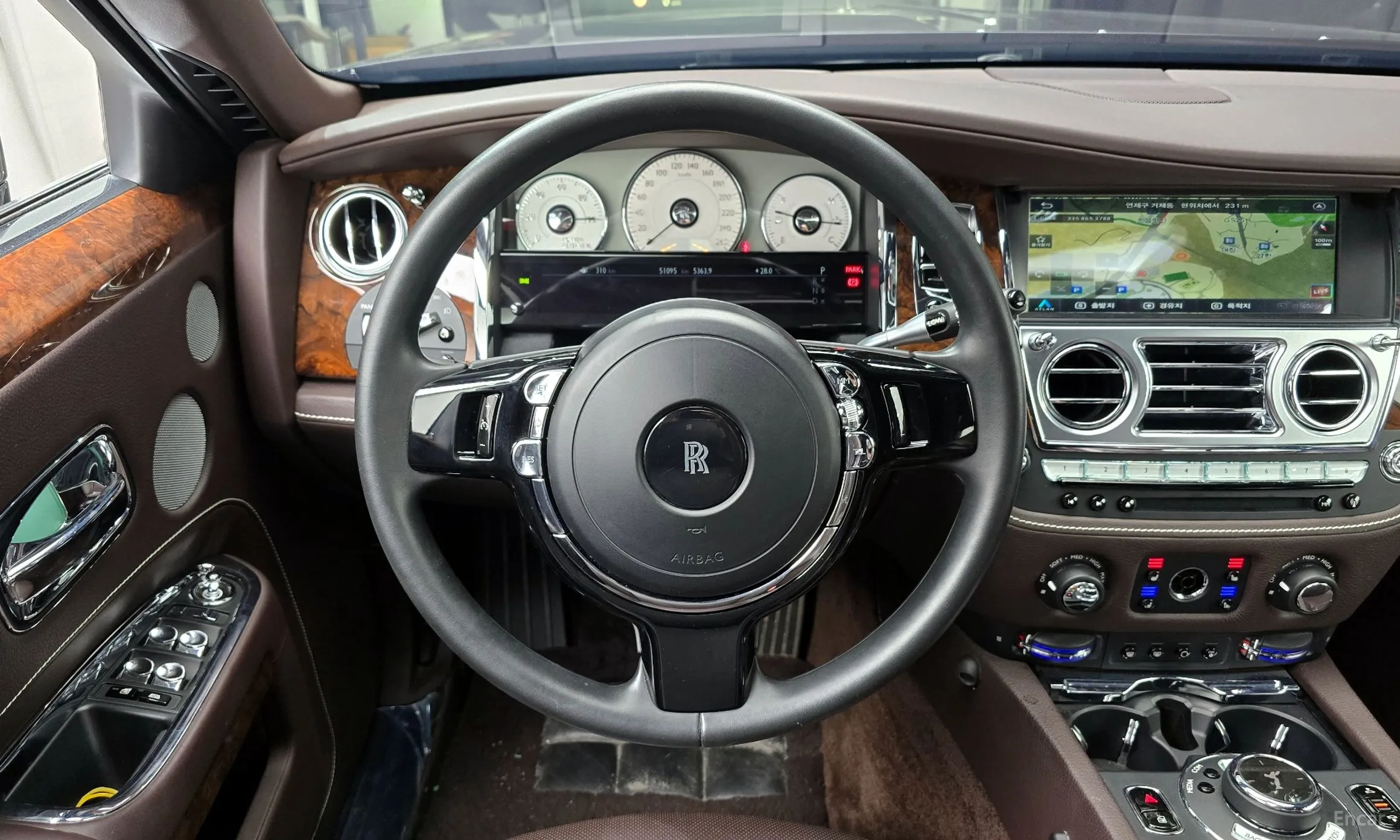 Rolls-Royce Ghost превью 13