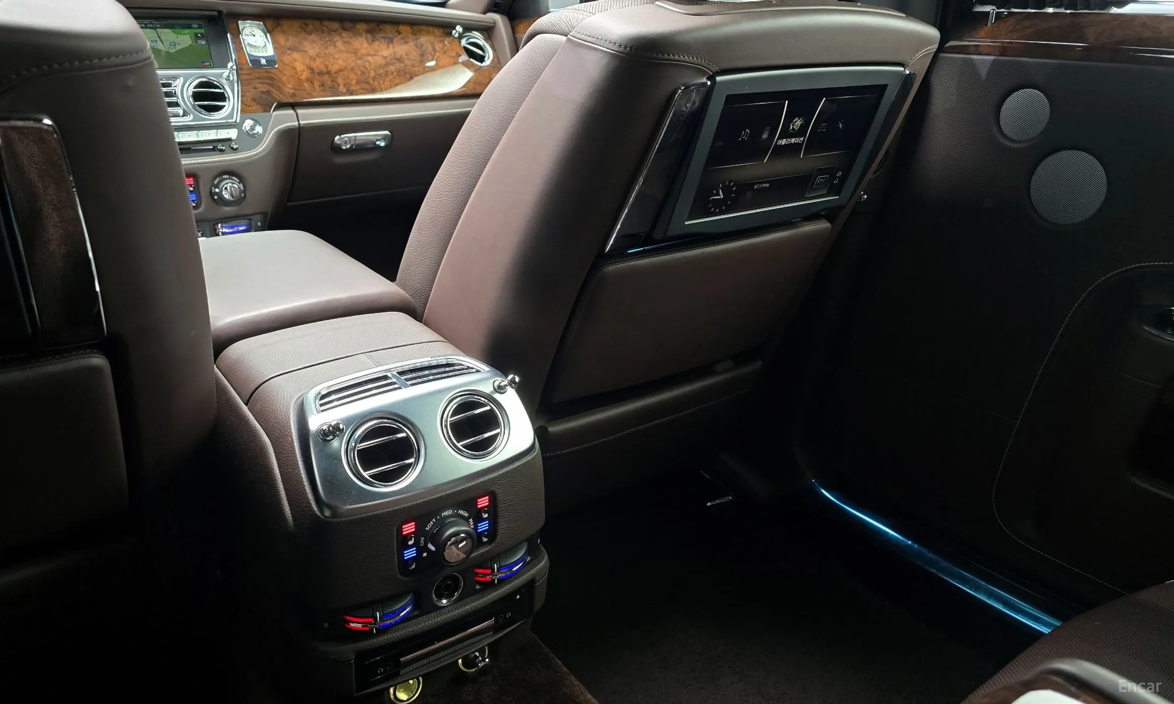 Rolls-Royce Ghost превью 17