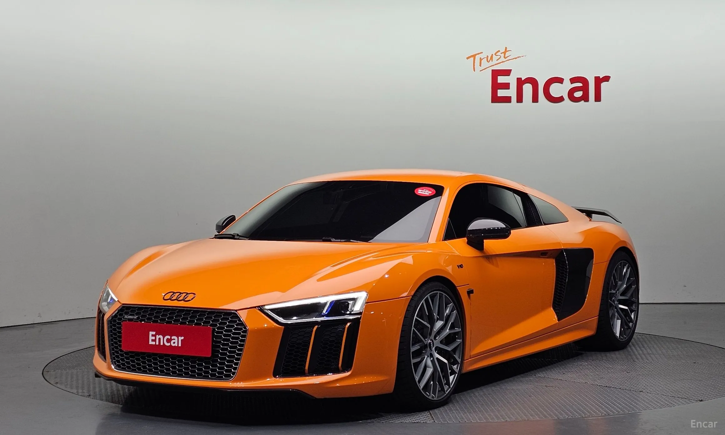 R8 (4S)