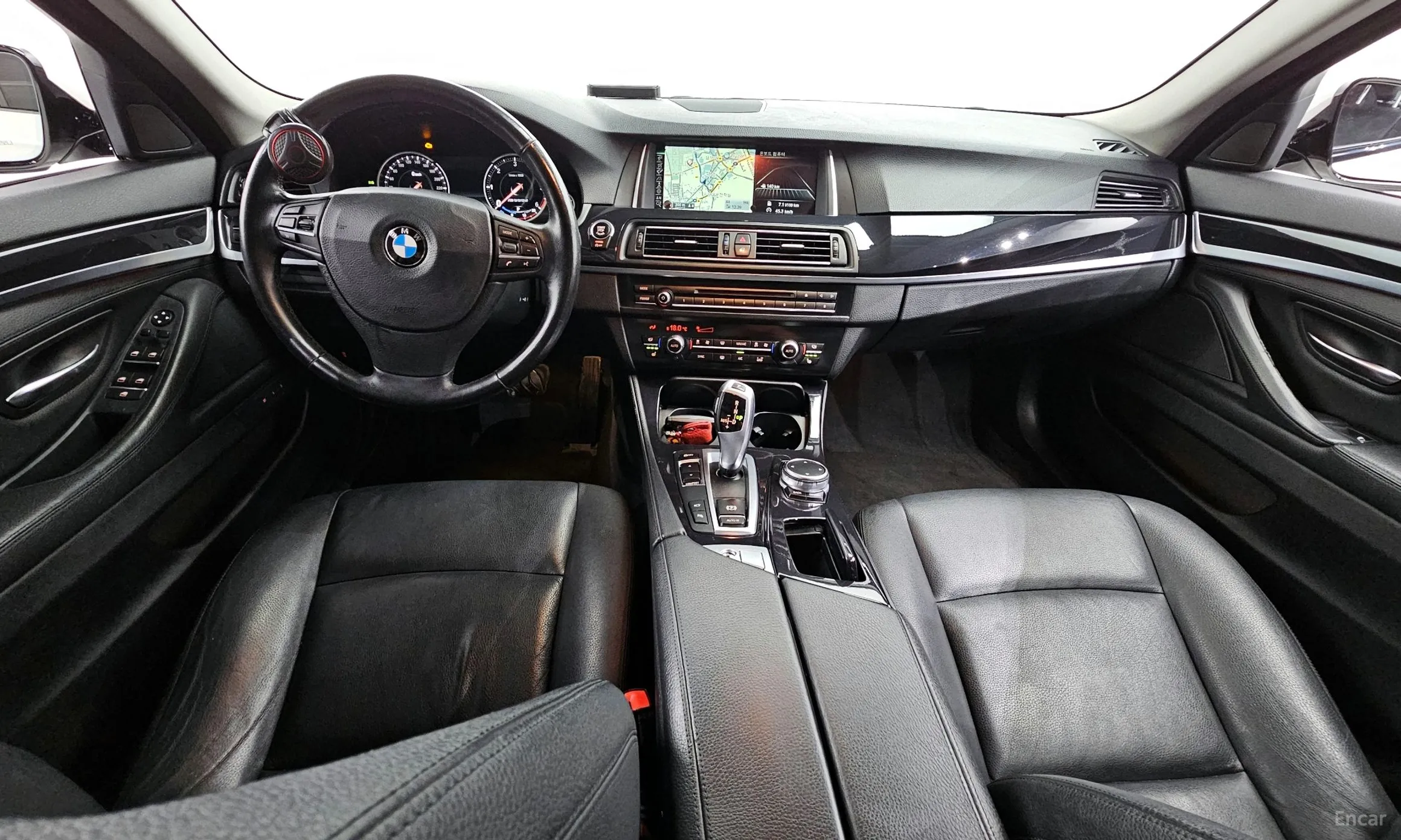 BMW 5 Series (F10) превью 4