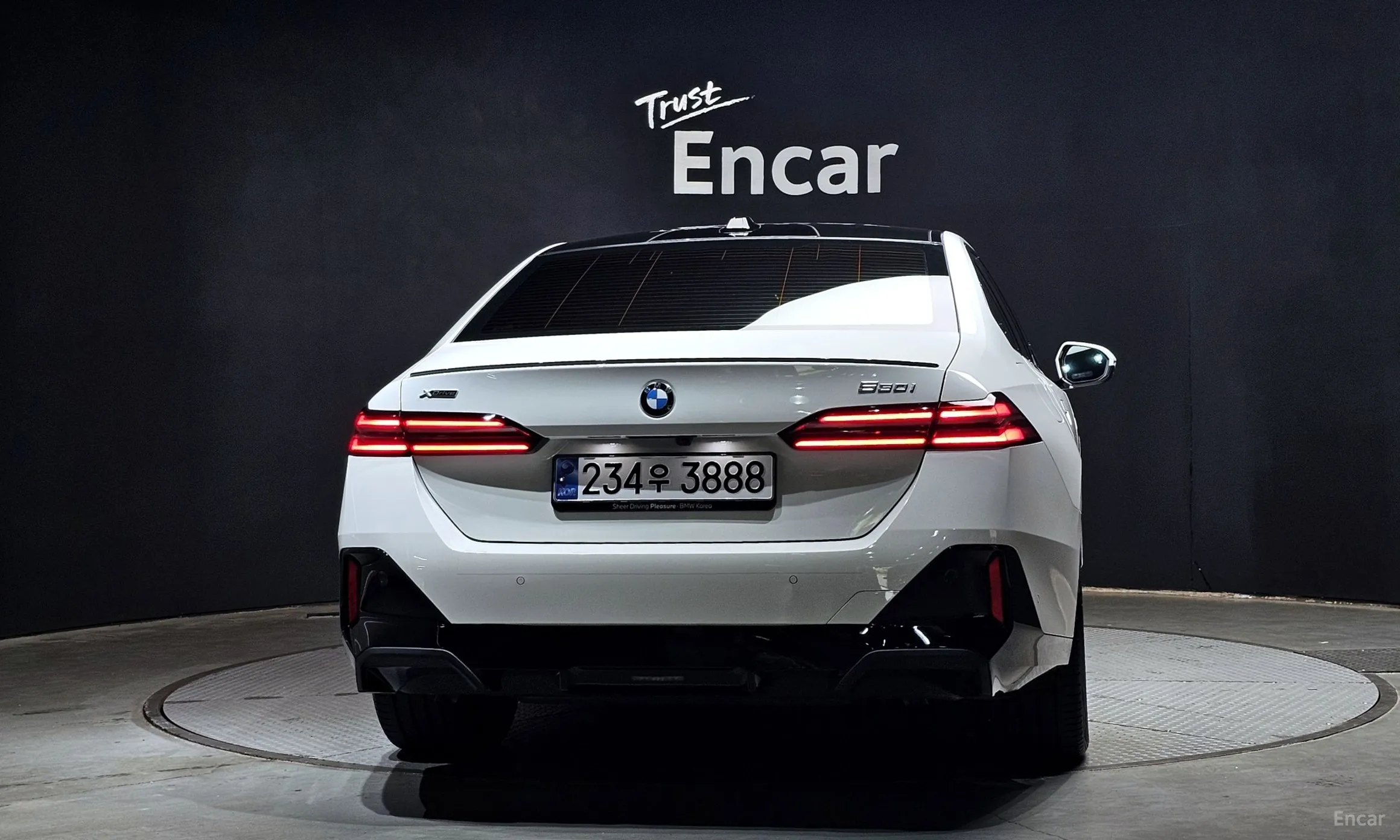 BMW 5 Series (G60) превью 3