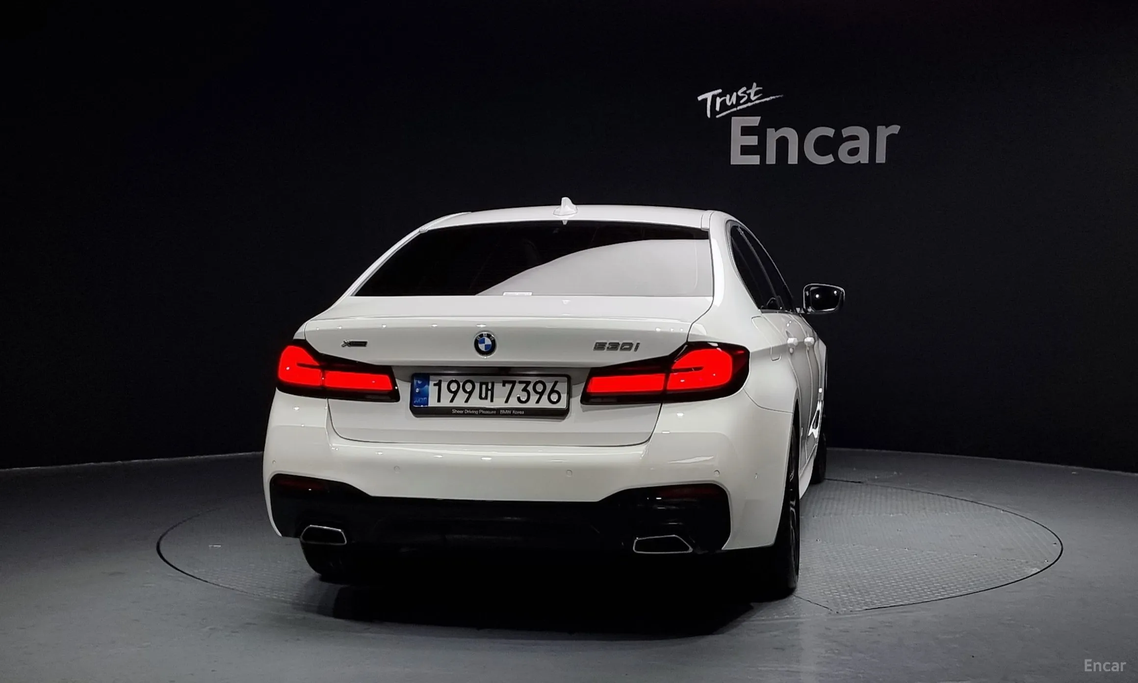 BMW 5 Series (G30) превью 3