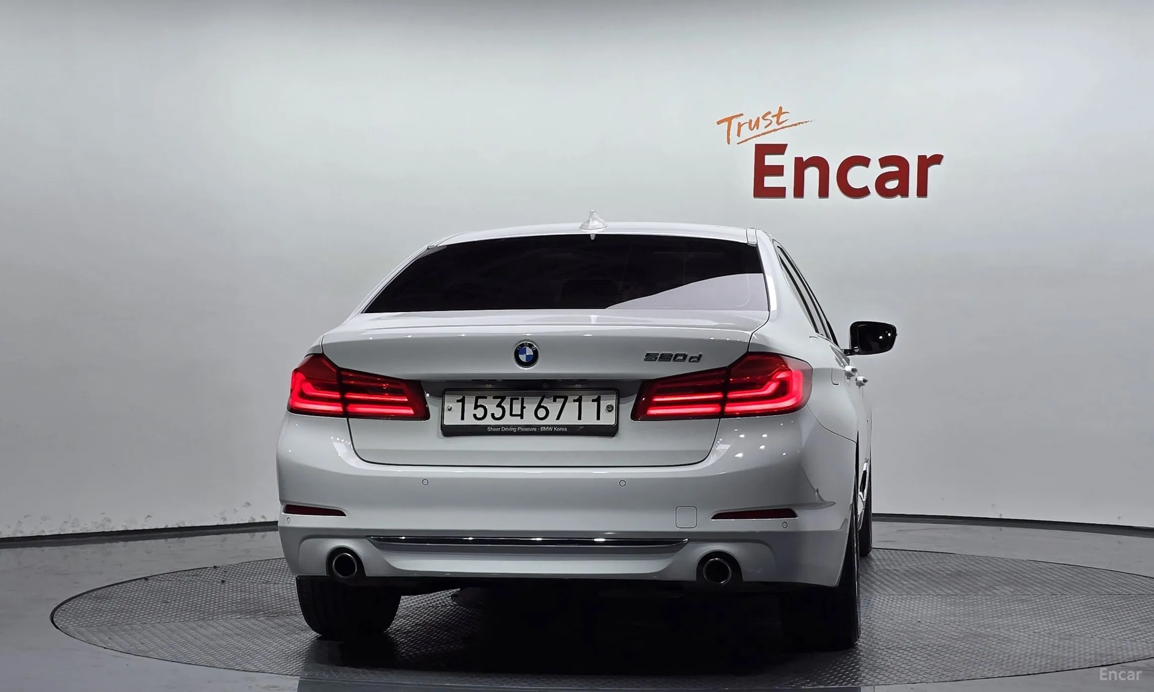 BMW 5 Series (G30) превью 3