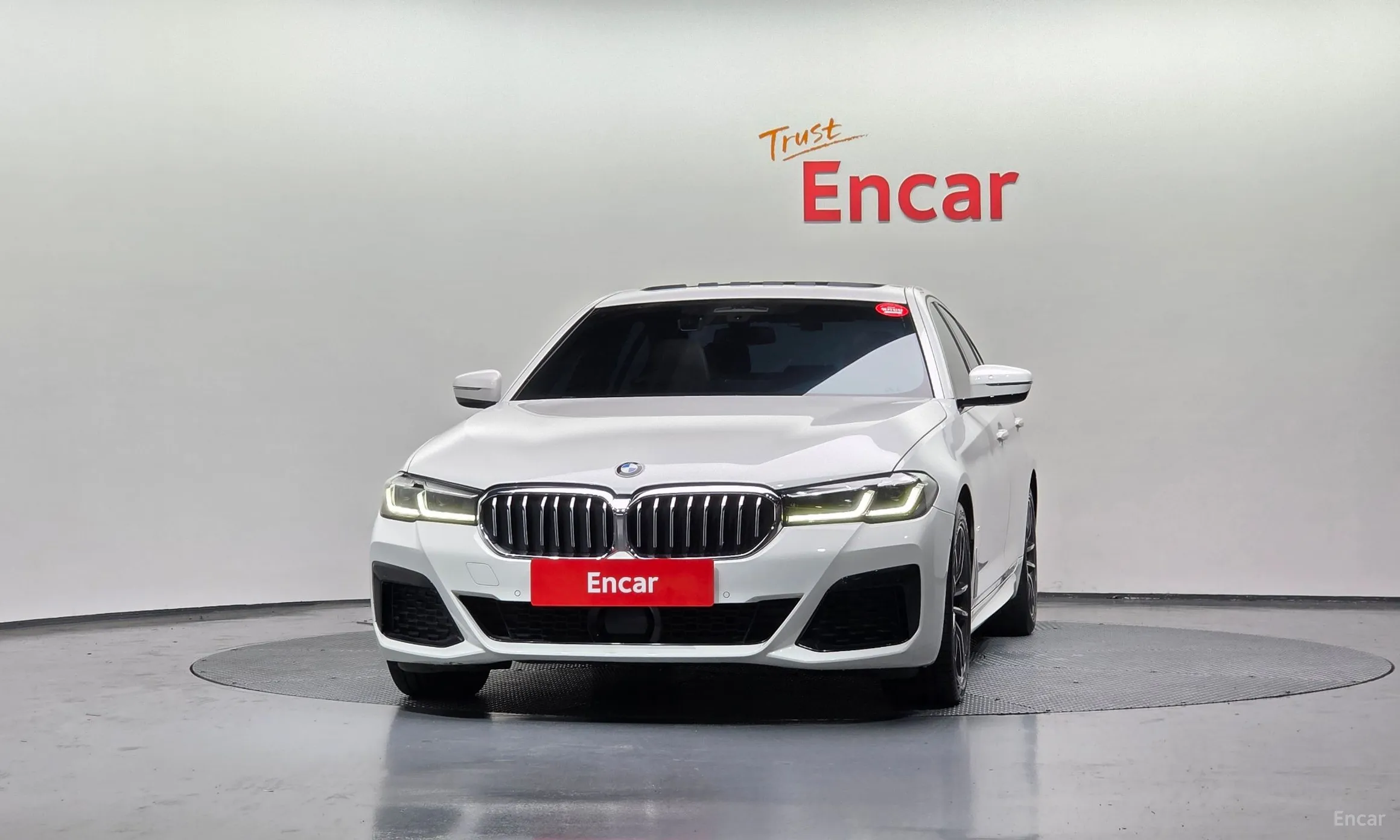 BMW 5 Series (G30) превью 2