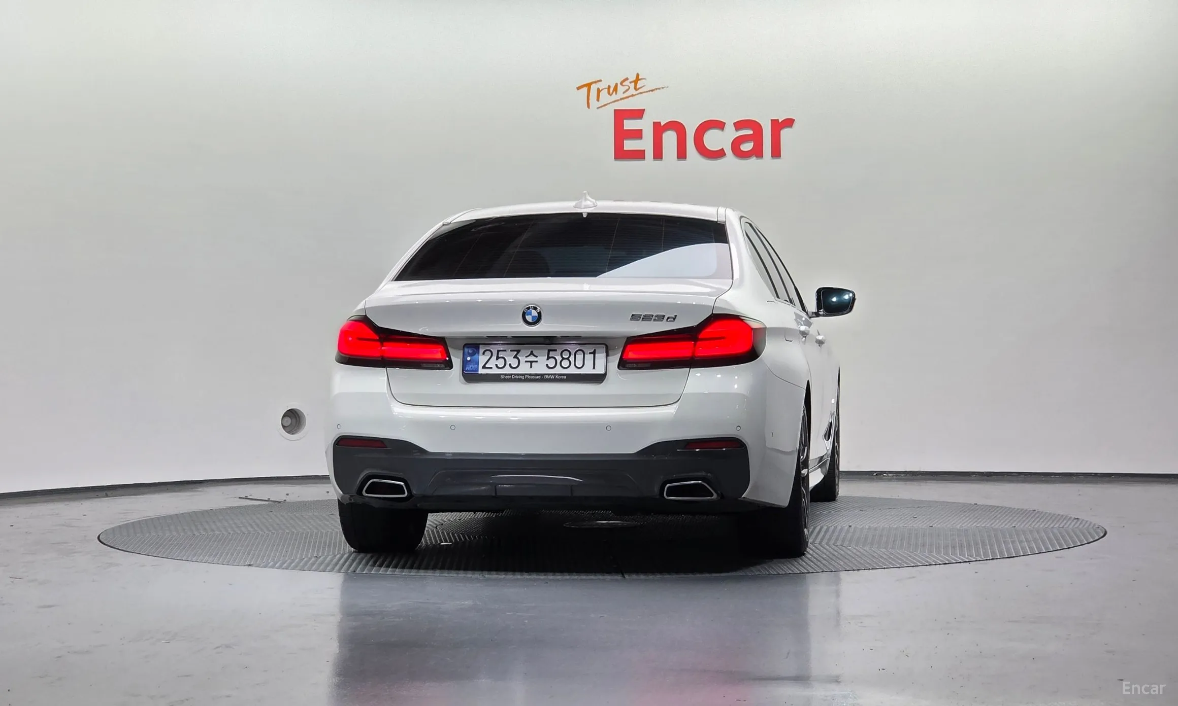 BMW 5 Series (G30) превью 3