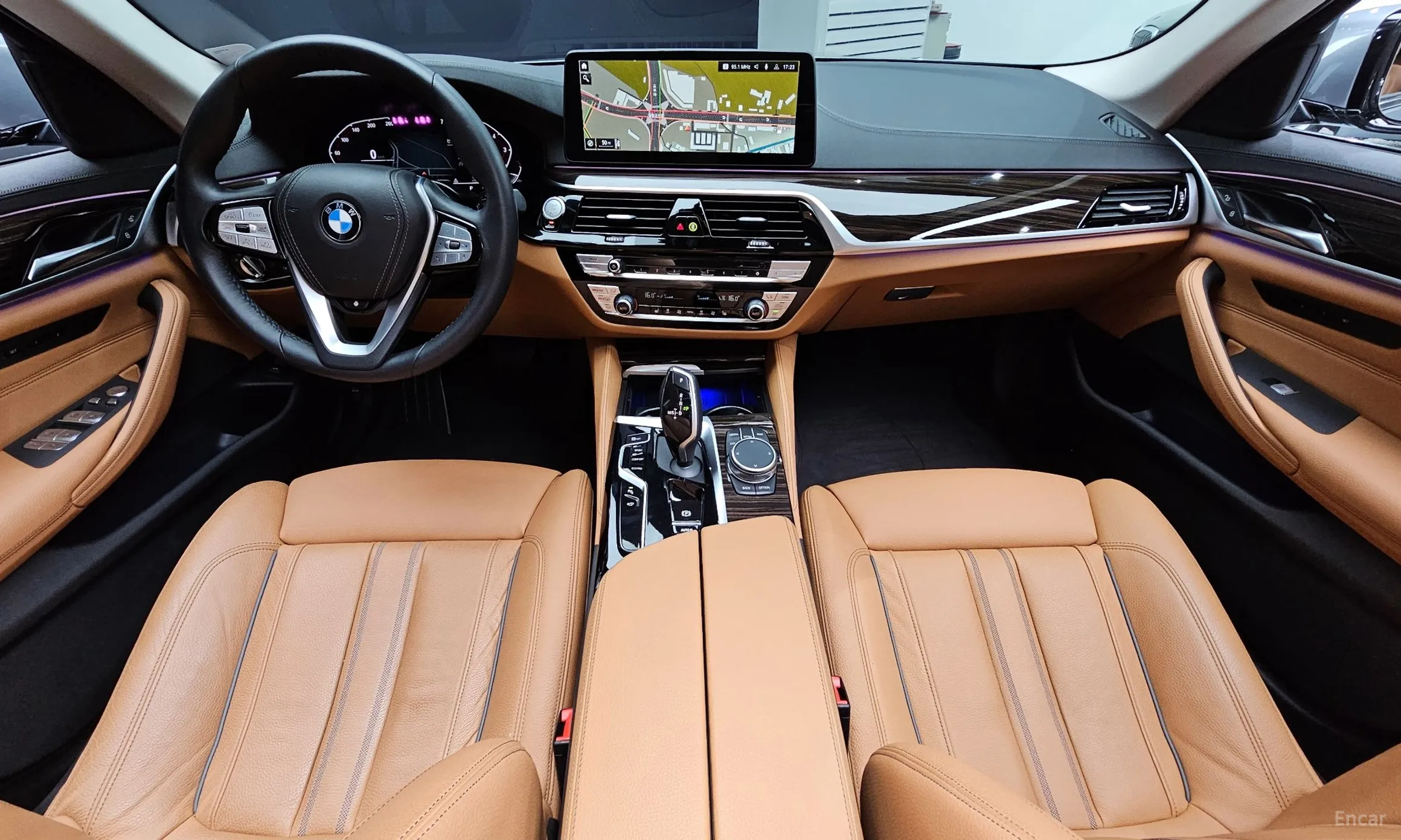 BMW 5 Series (G30) превью 4