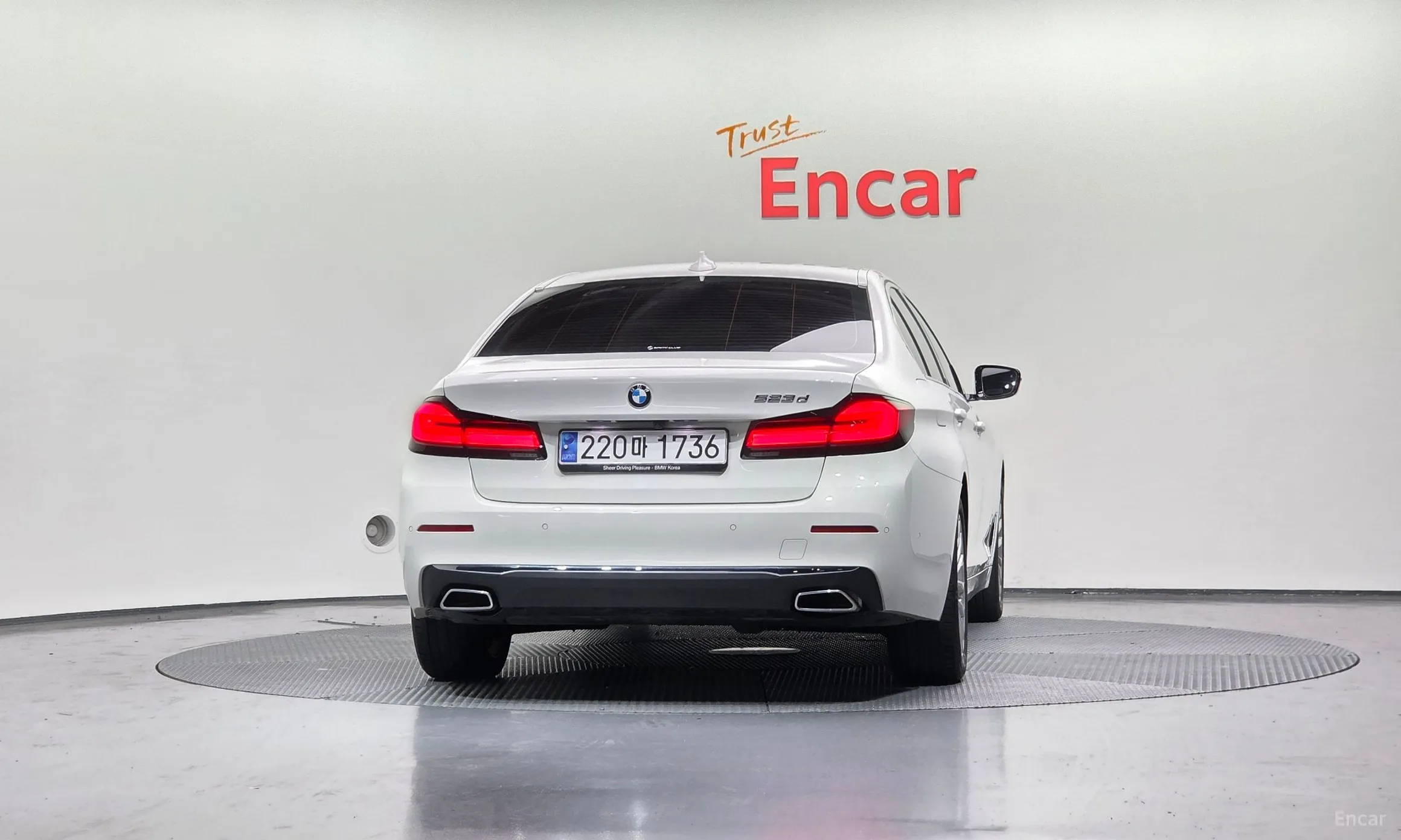 BMW 5 Series (G30) превью 3