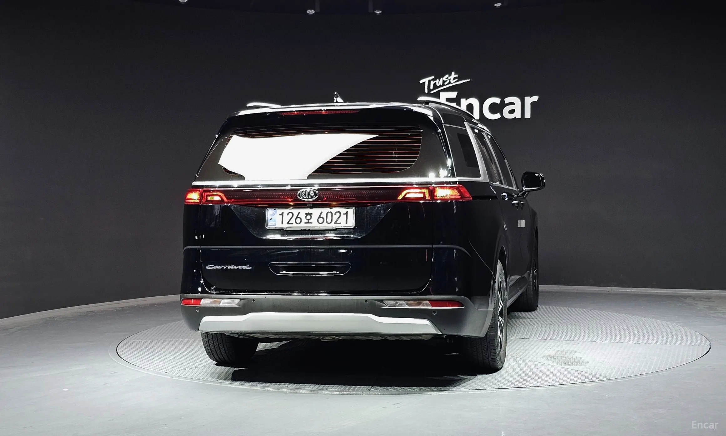 Kia Carnival Gen 4 превью 3