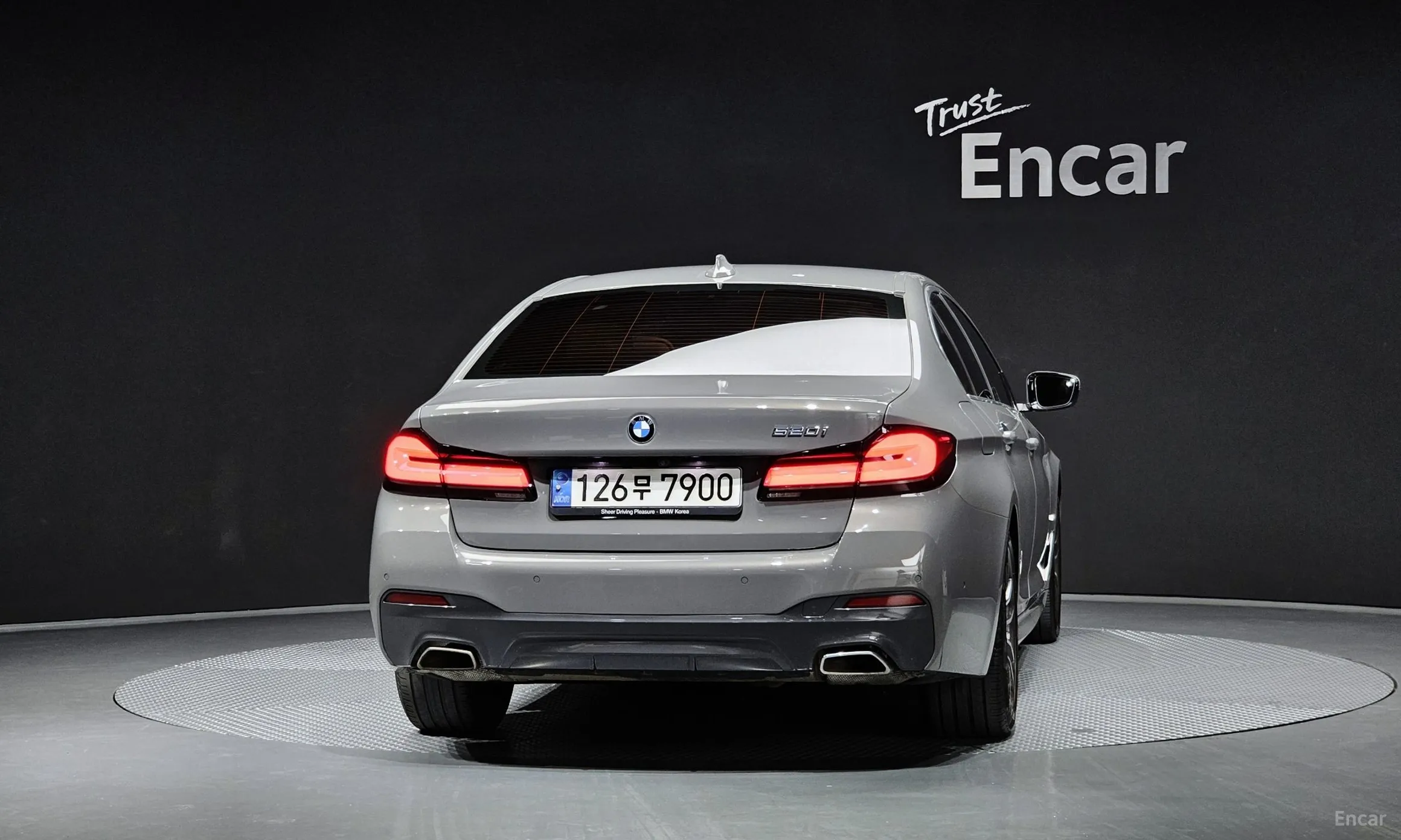 BMW 5 Series (G30) превью 3