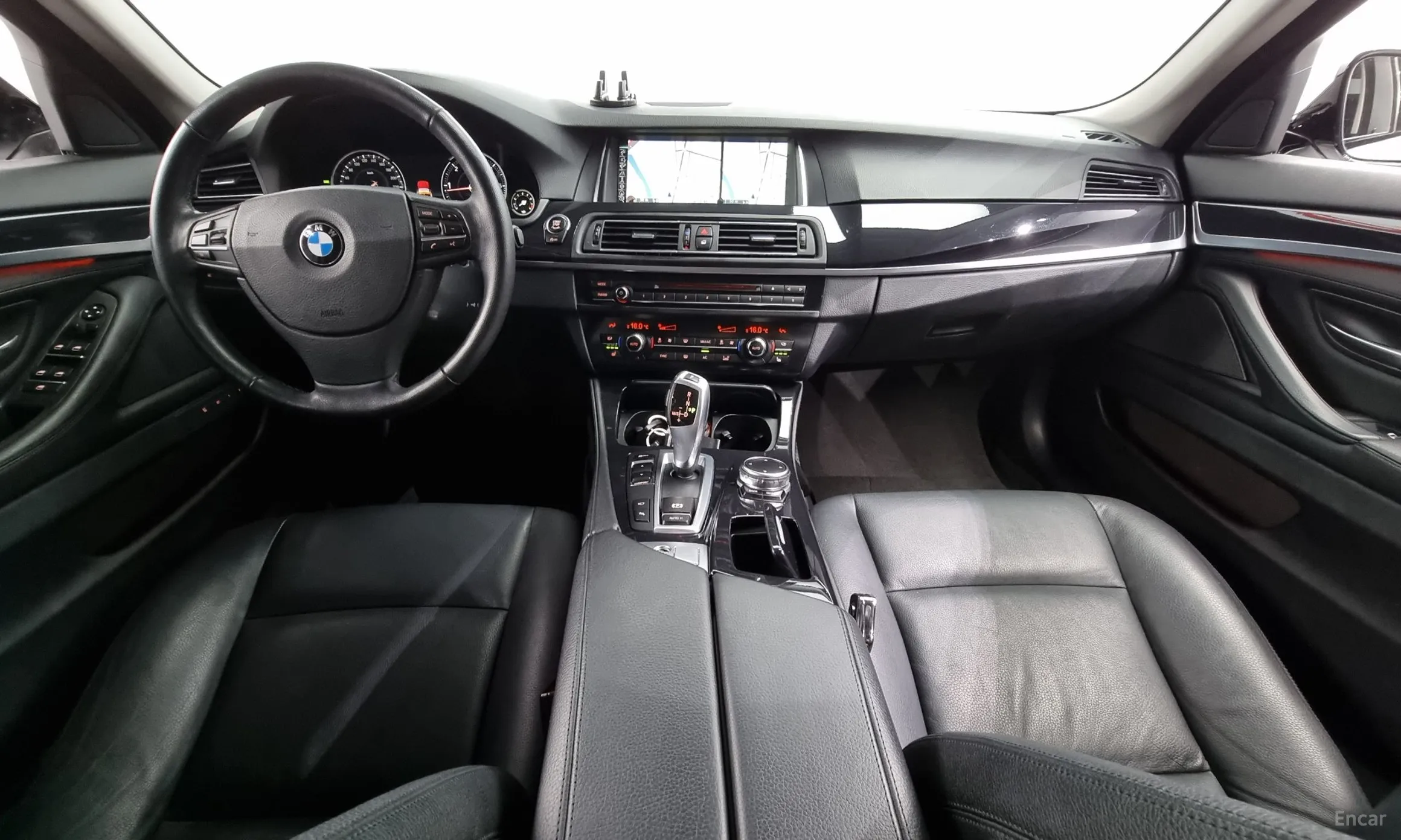 BMW 5 Series (F10) превью 4