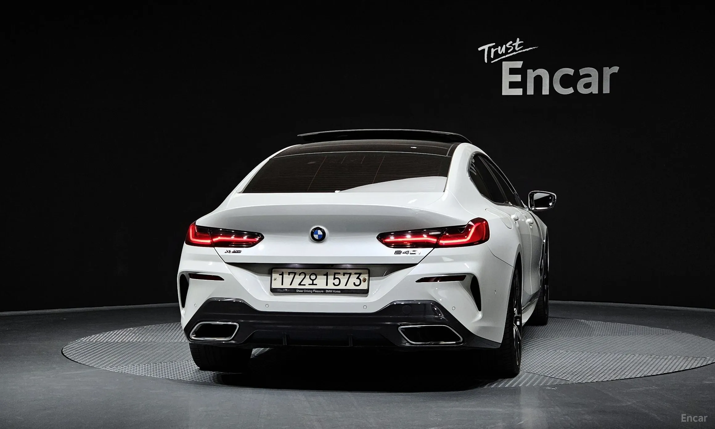 BMW 8-series (G15) превью 3