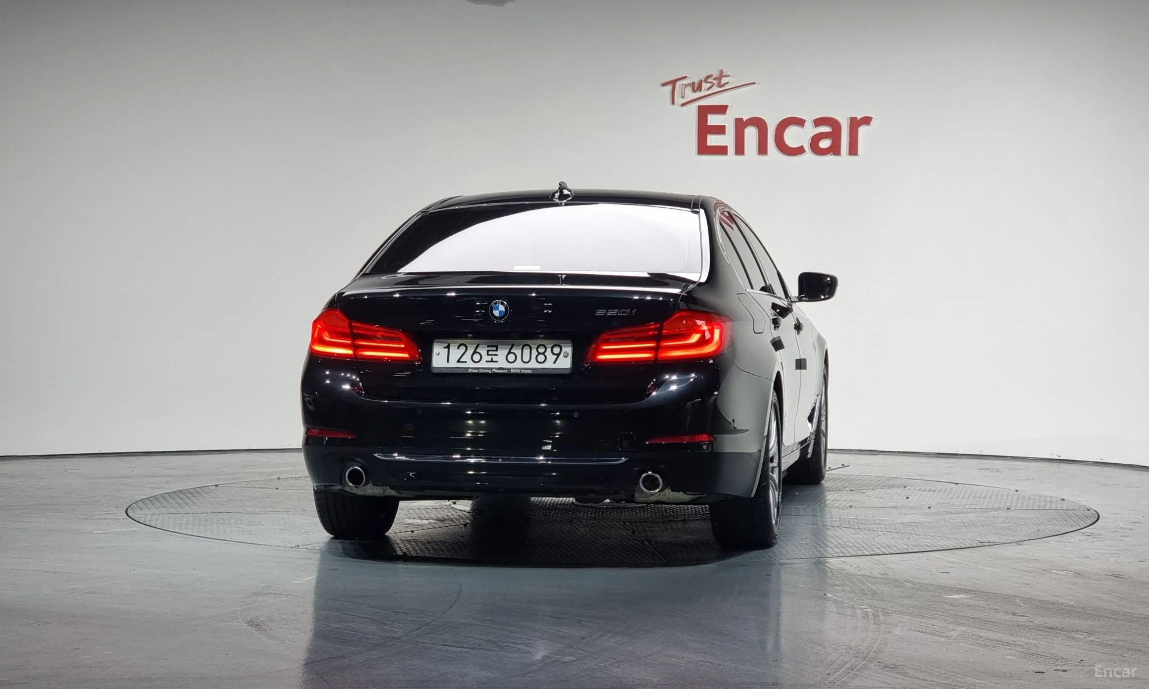 BMW 5 Series (G30) превью 3