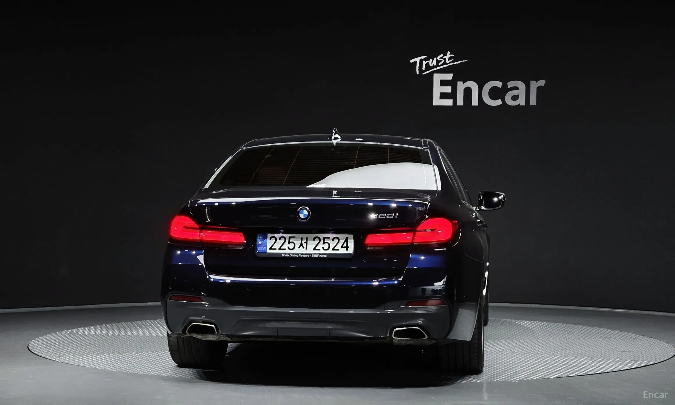BMW 5 Series (G30) превью 3