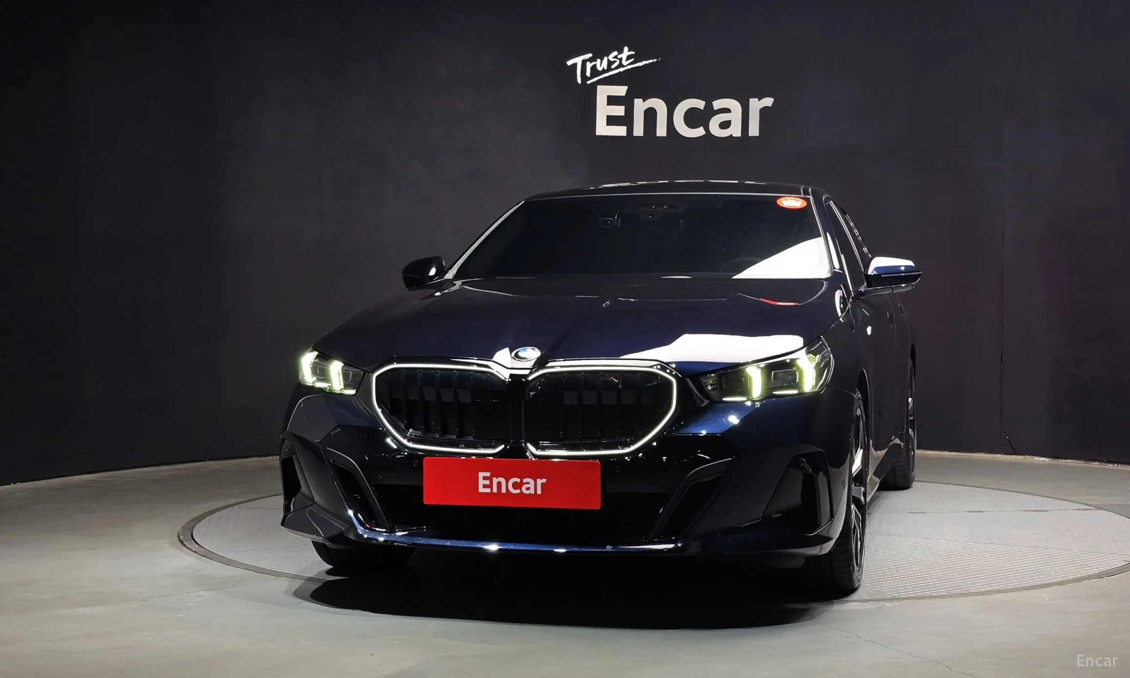 BMW 5 Series (G60) превью 2