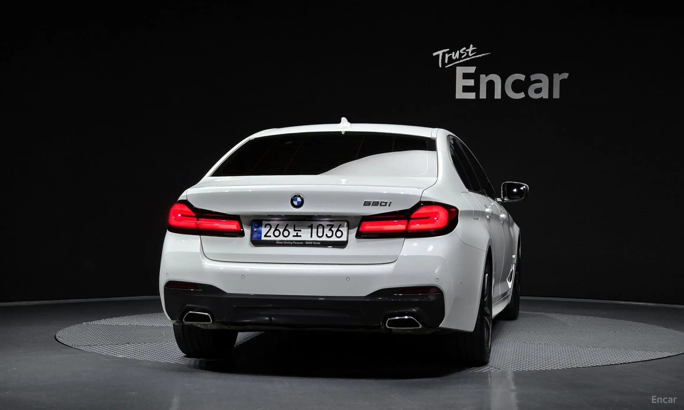 BMW 5 Series (G30) превью 3