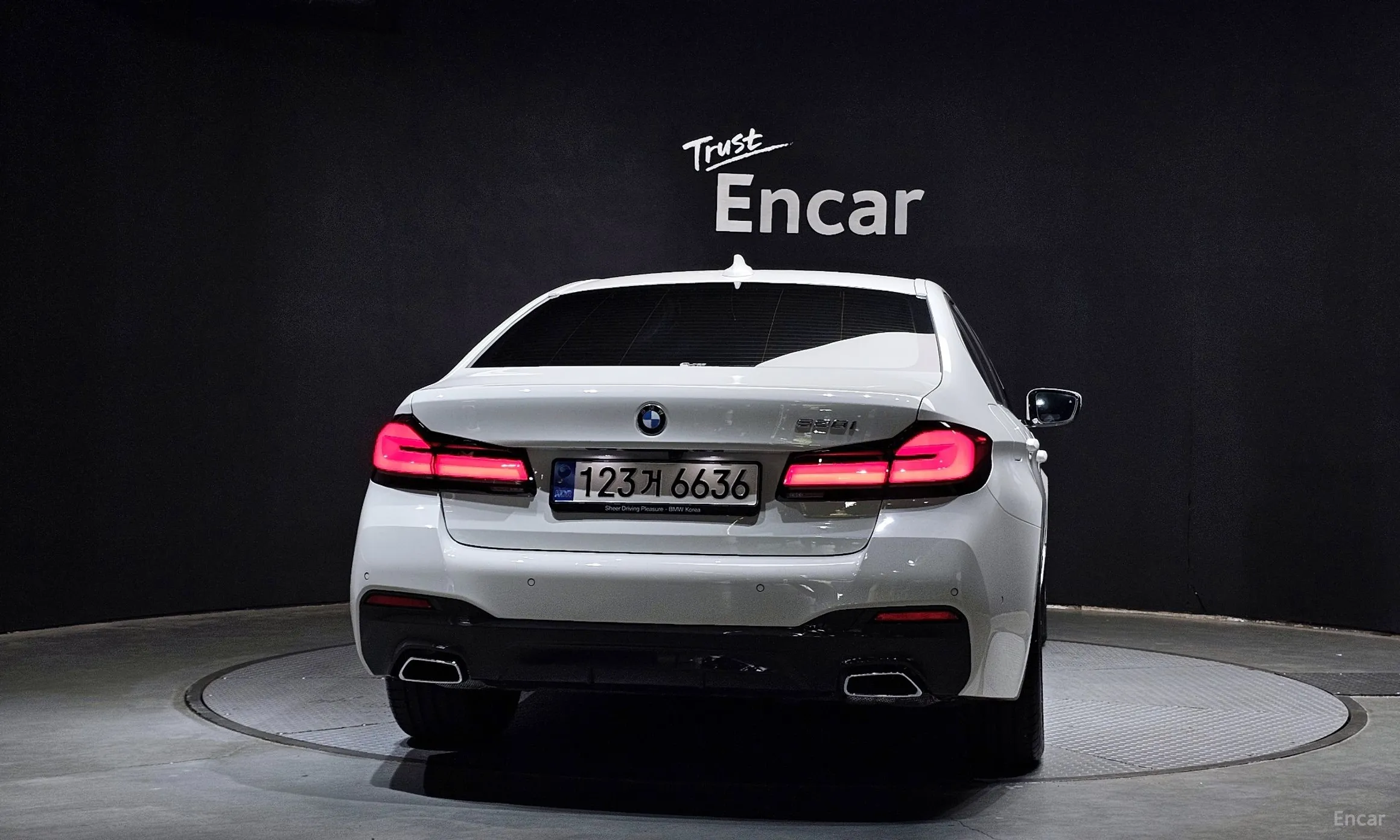 BMW 5 Series (G30) превью 3