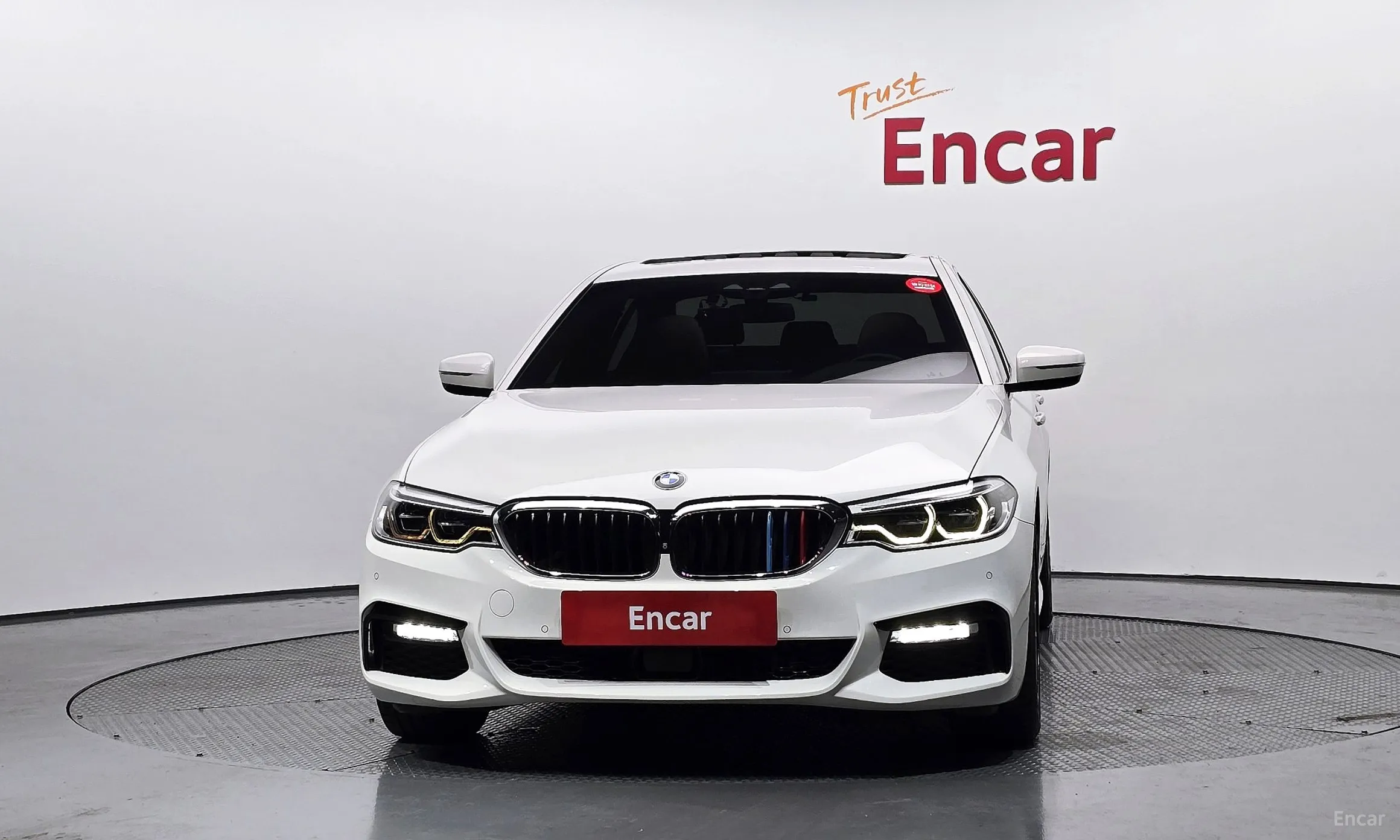 BMW 5 Series (G30) превью 2