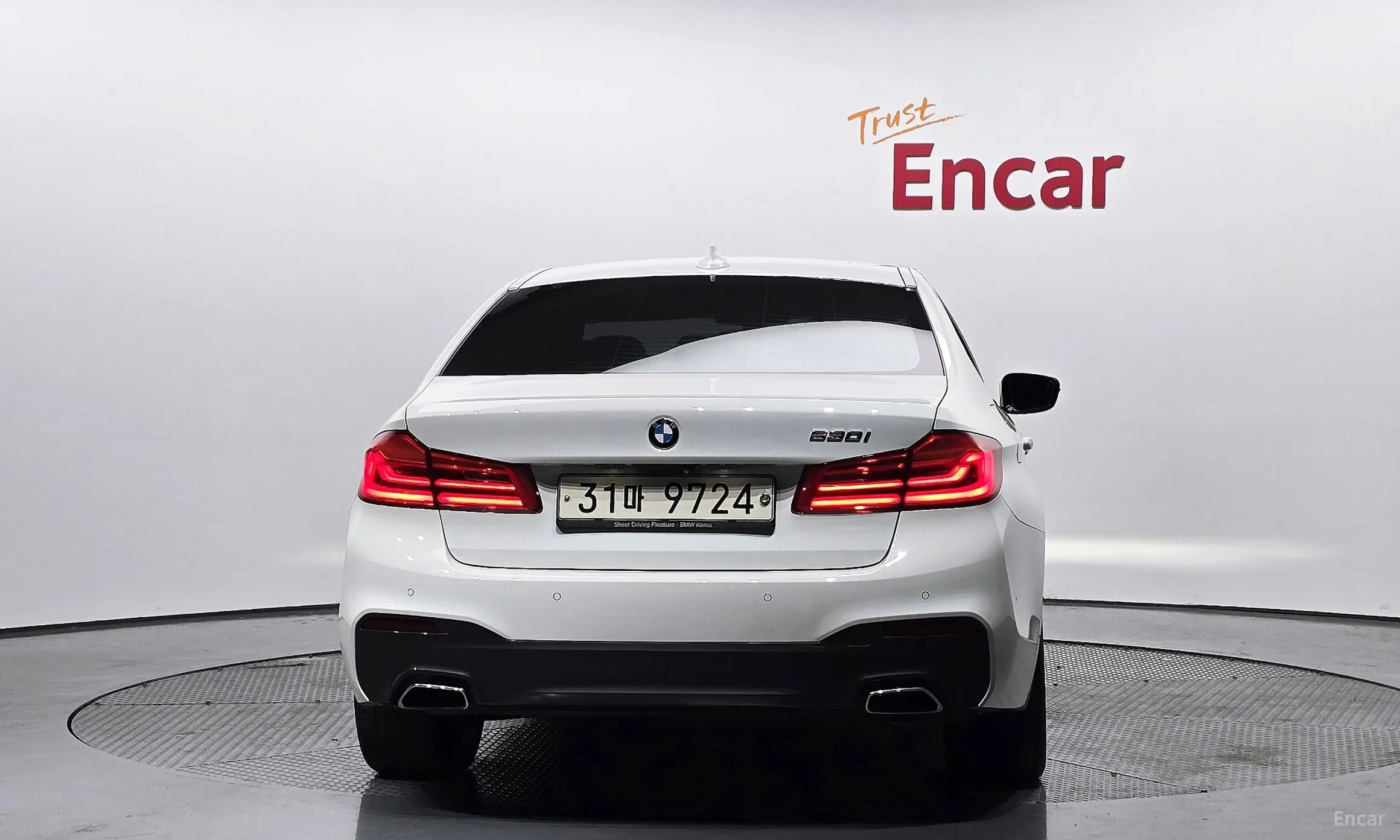 BMW 5 Series (G30) превью 3