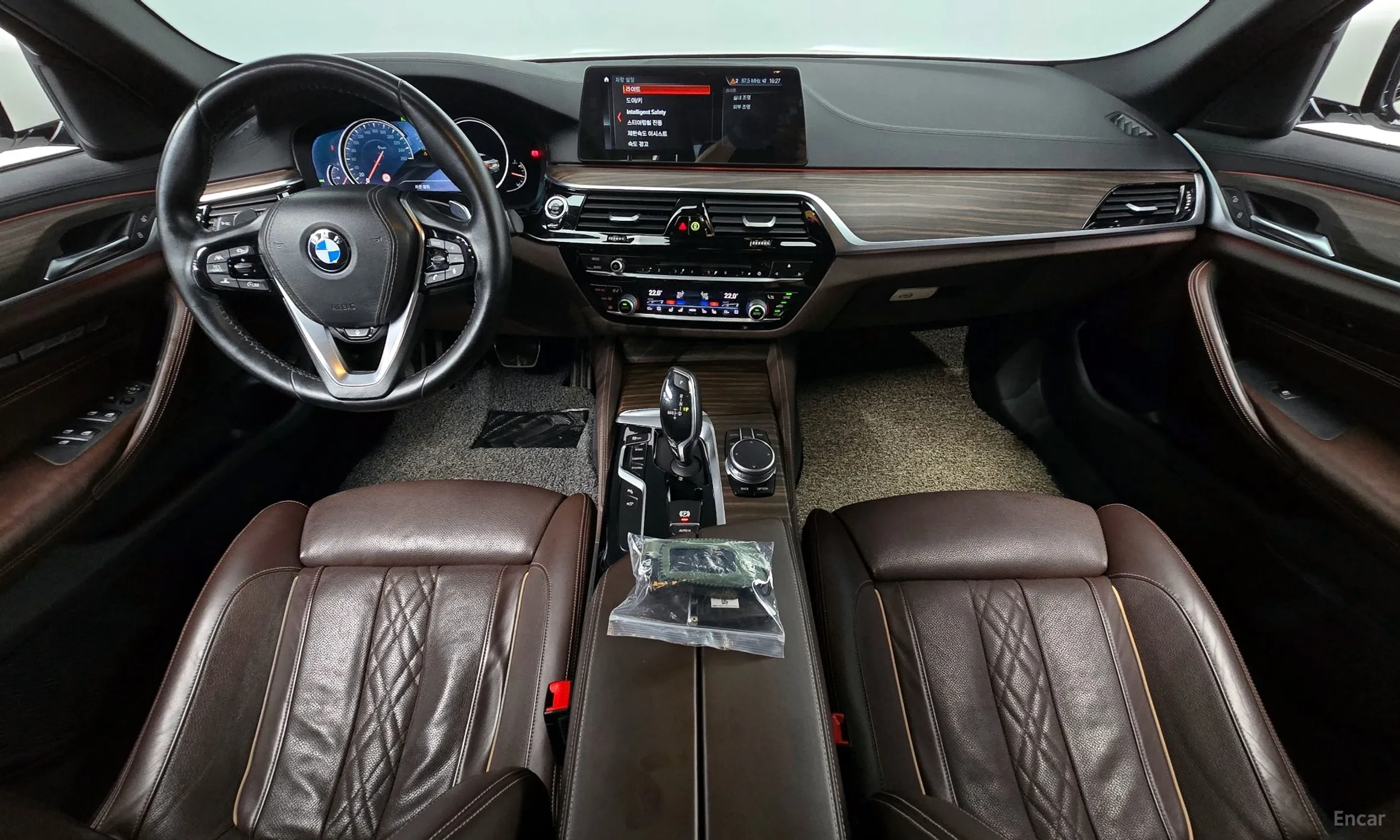 BMW 5 Series (G30) превью 4