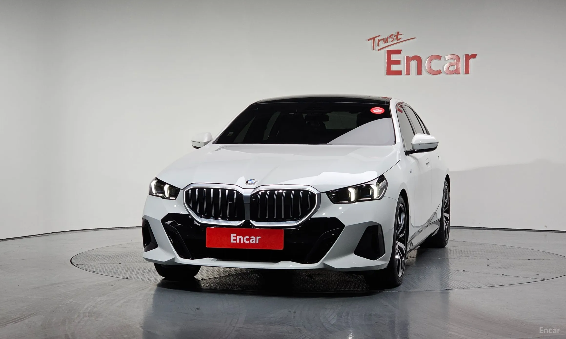 BMW 5 Series (G60) превью 2