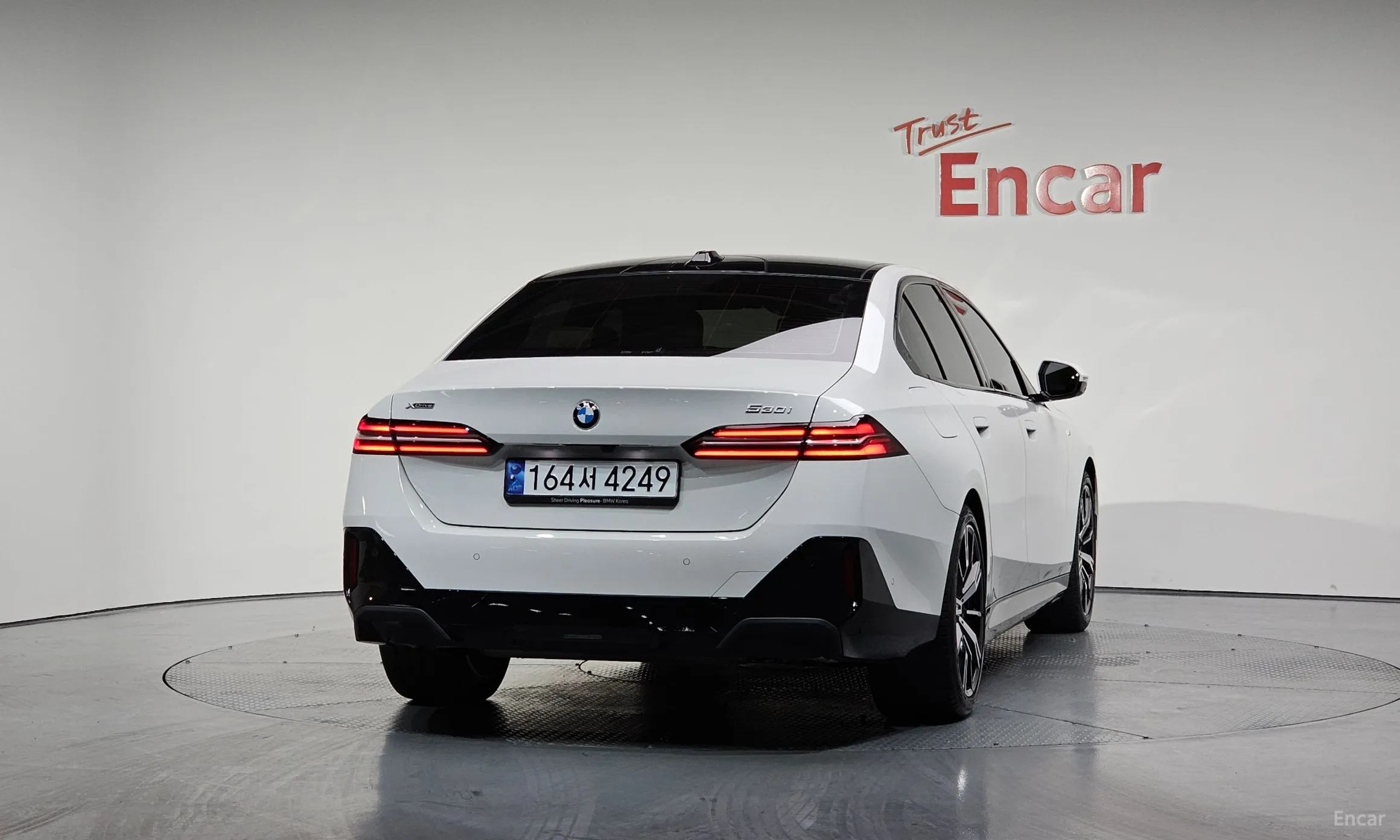 BMW 5 Series (G60) превью 3