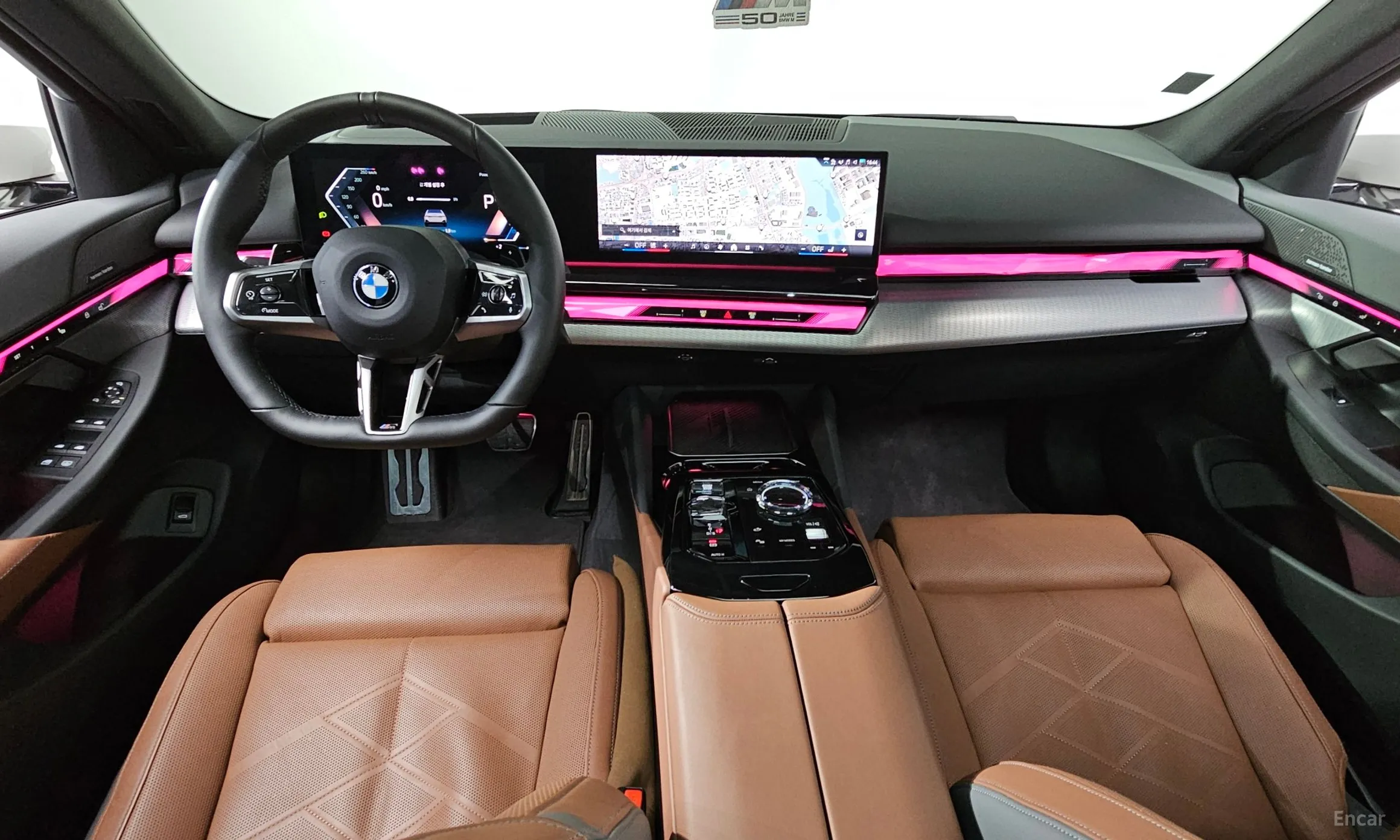 BMW 5 Series (G60) превью 4