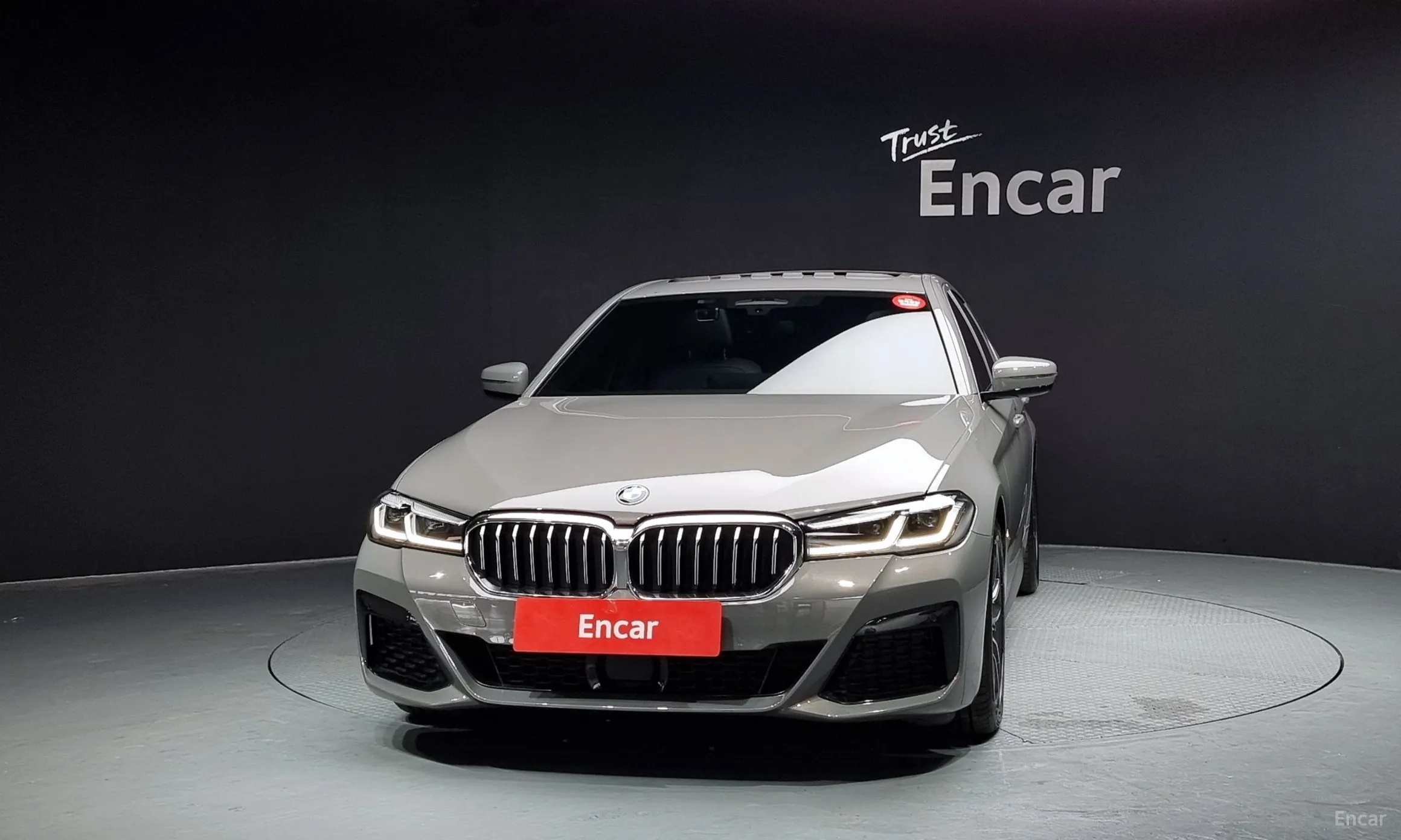 BMW 5 Series (G30) превью 2