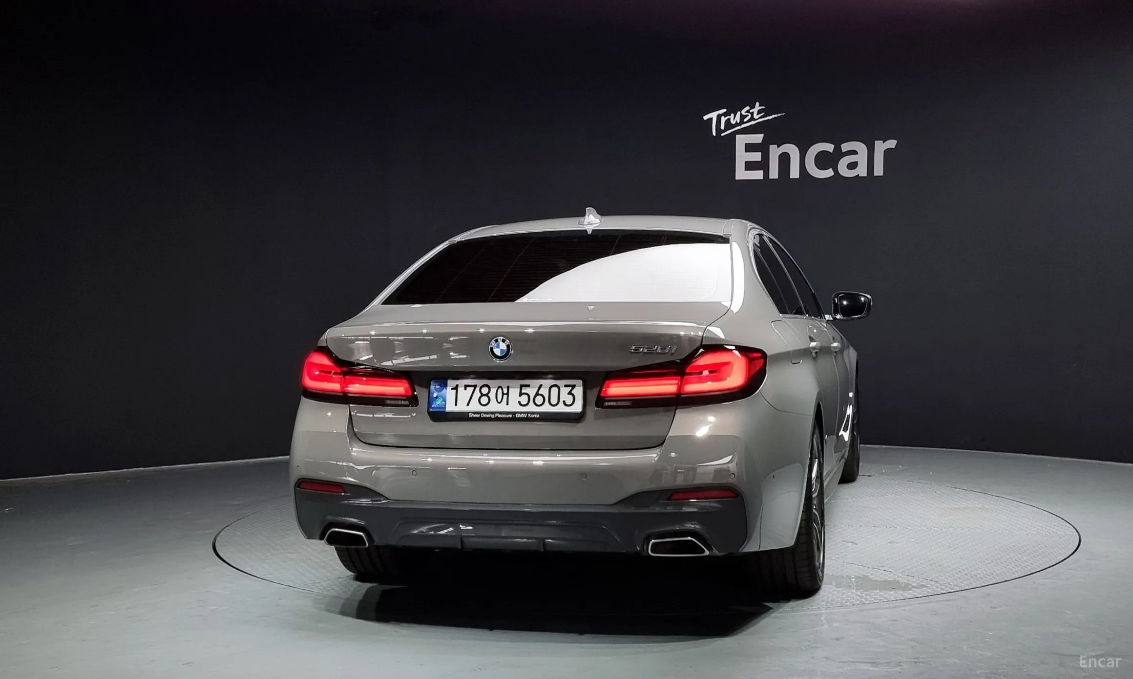 BMW 5 Series (G30) превью 3