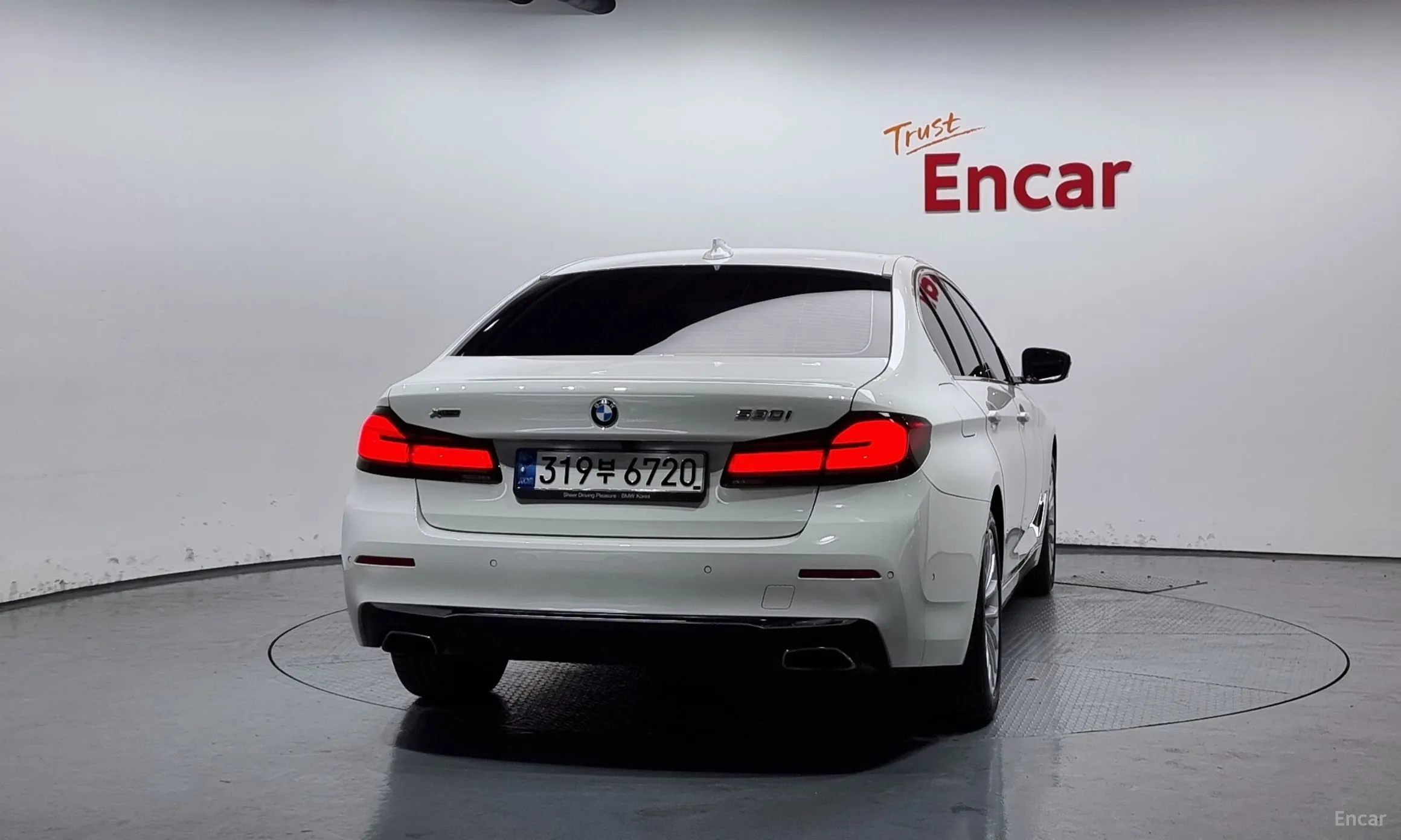 BMW 5 Series (G30) превью 3