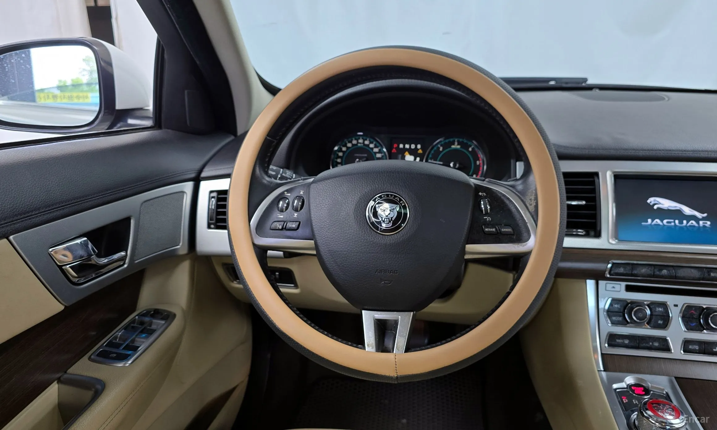 Jaguar New XF превью 13