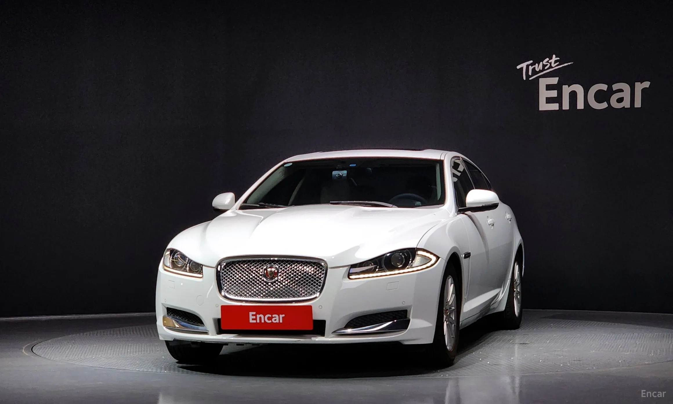 Jaguar New XF превью 3