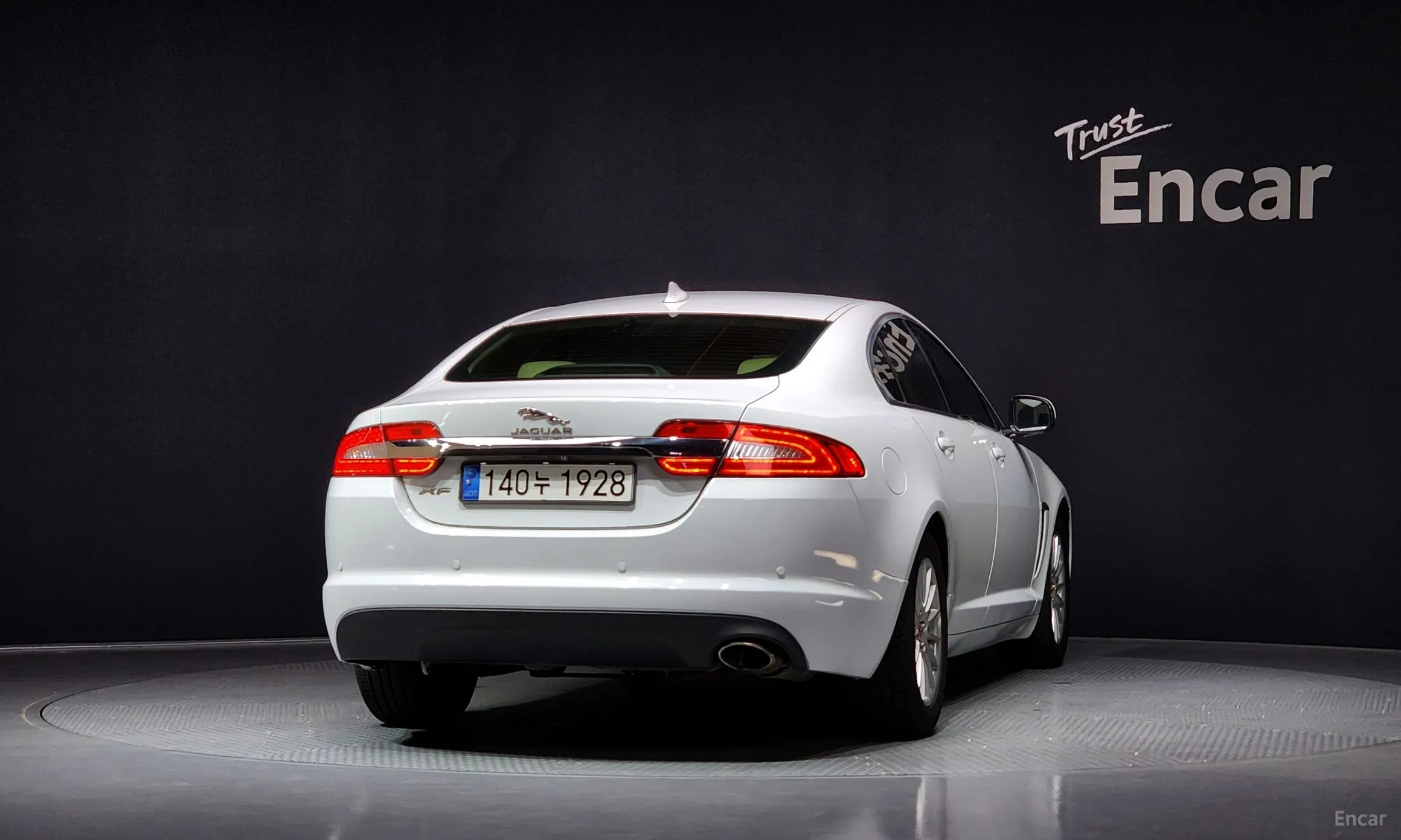 Jaguar New XF превью 4