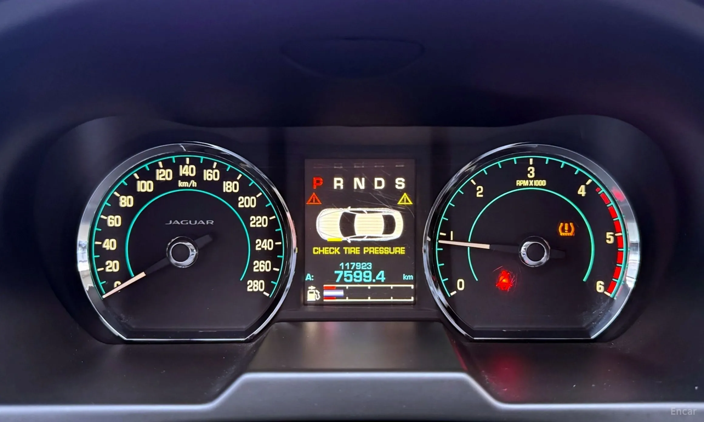 Jaguar New XF превью 8