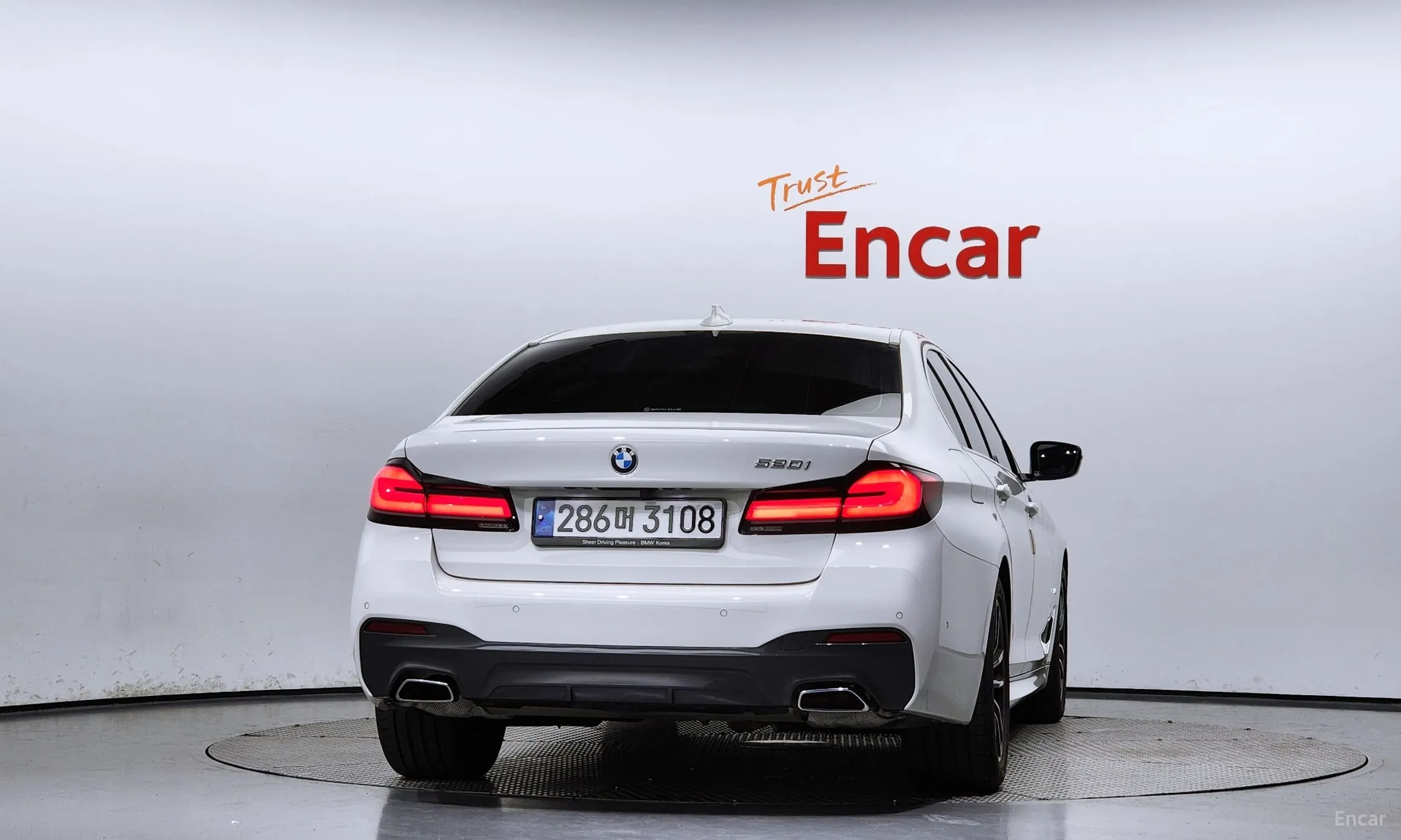BMW 5 Series (G30) превью 3