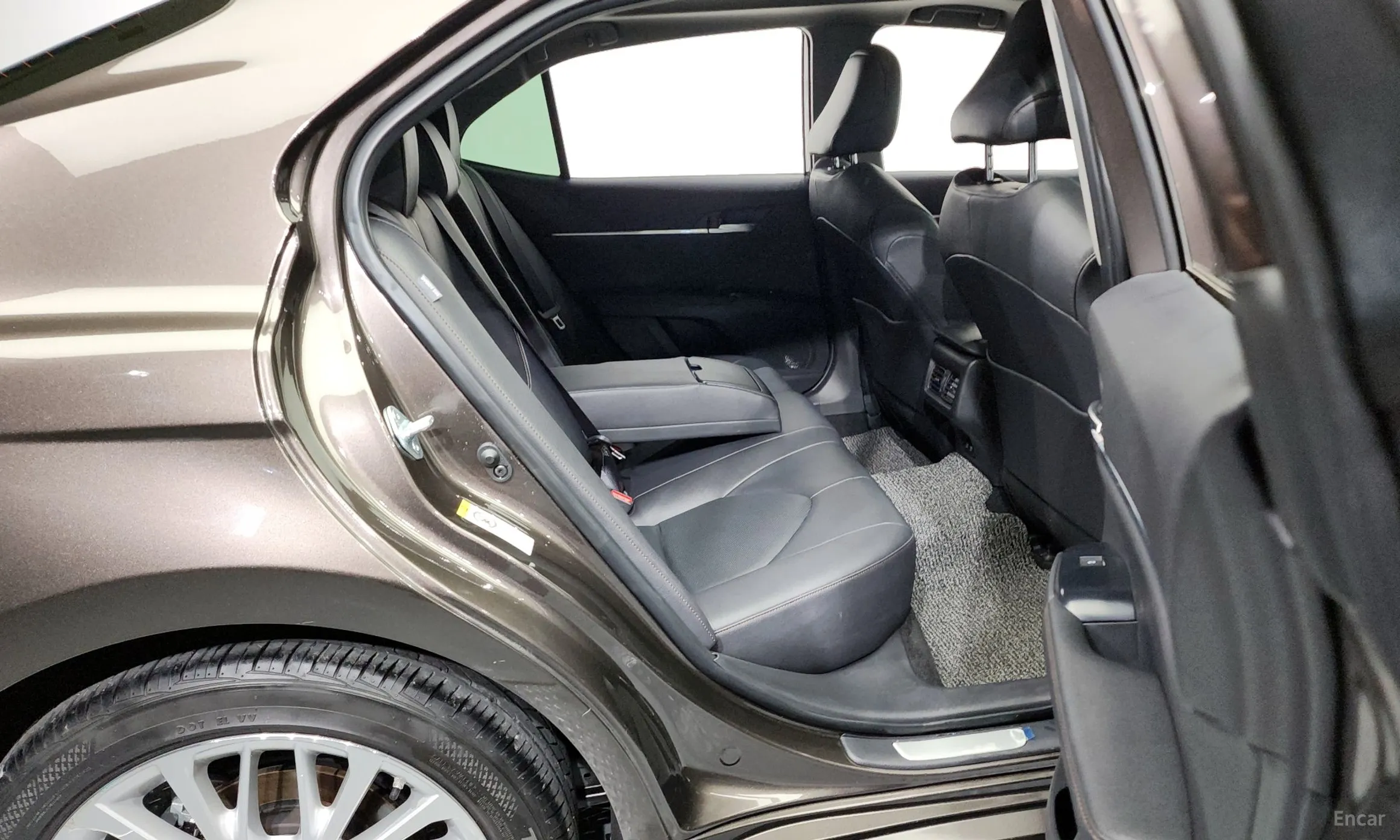 Toyota Camry (XV70) превью 12
