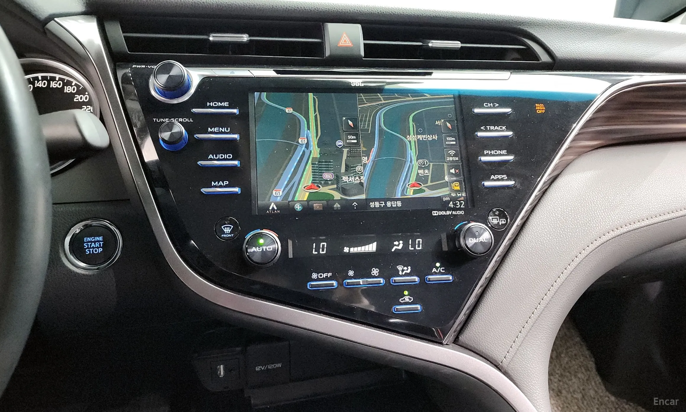 Toyota Camry (XV70) превью 14