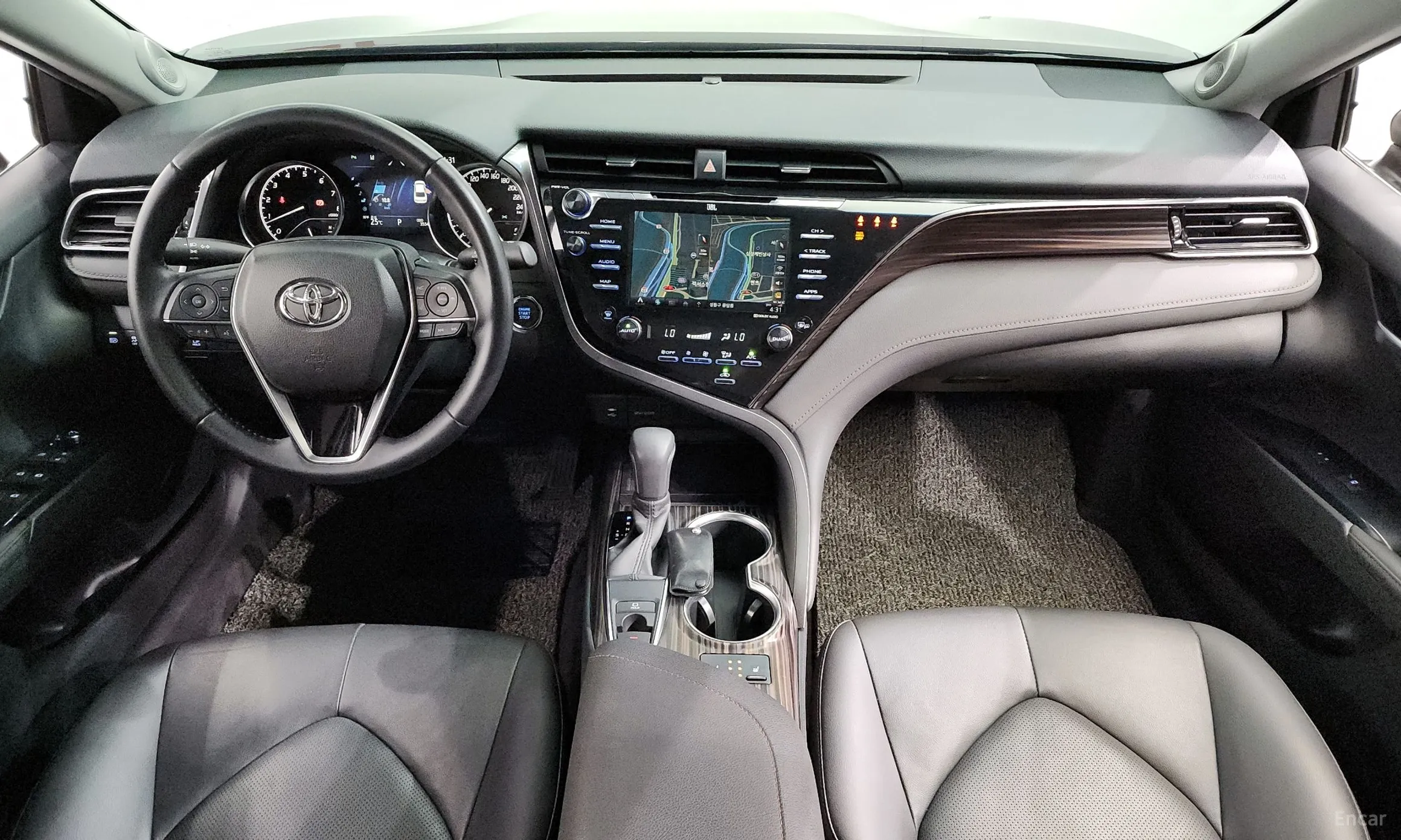 Toyota Camry (XV70) превью 7