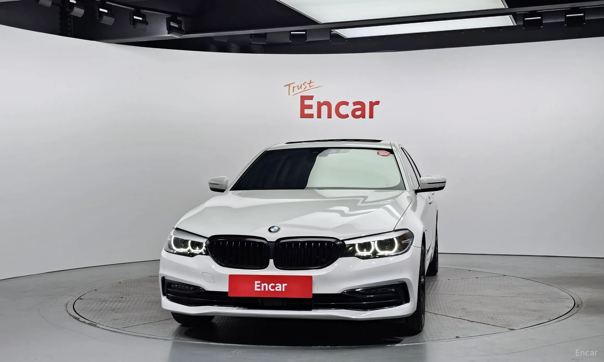 BMW 5 Series (G30) превью 2