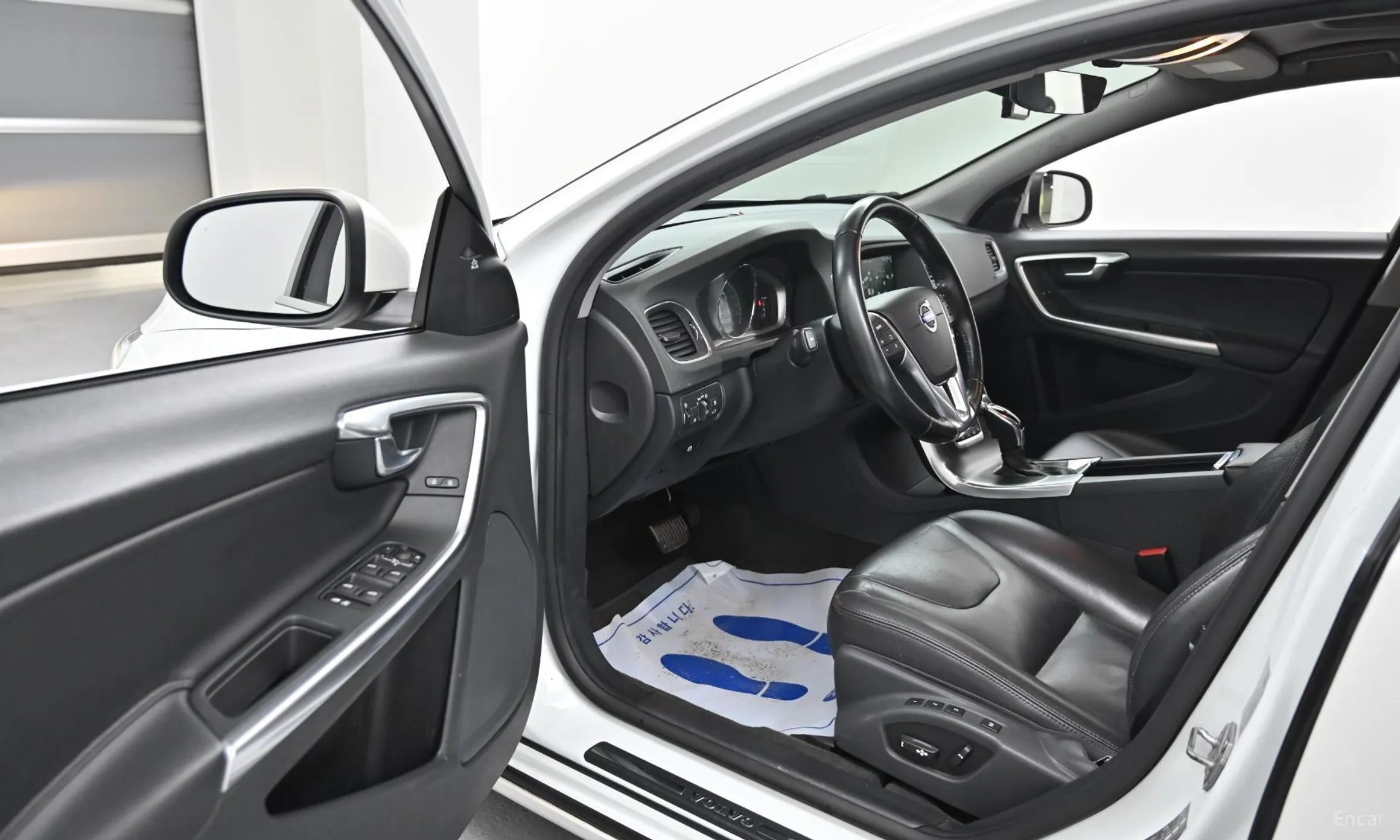 Volvo V60 превью 10