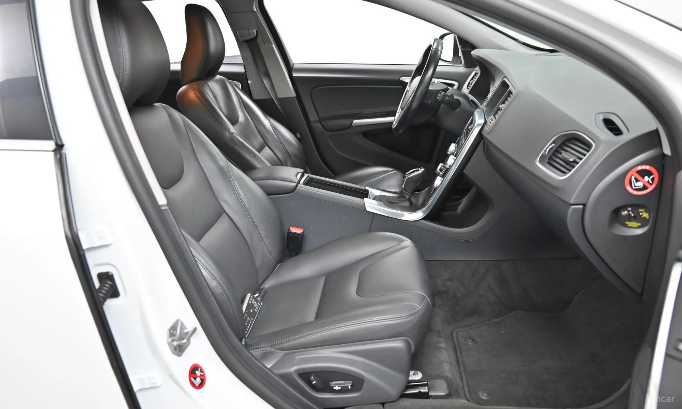 Volvo V60 превью 11