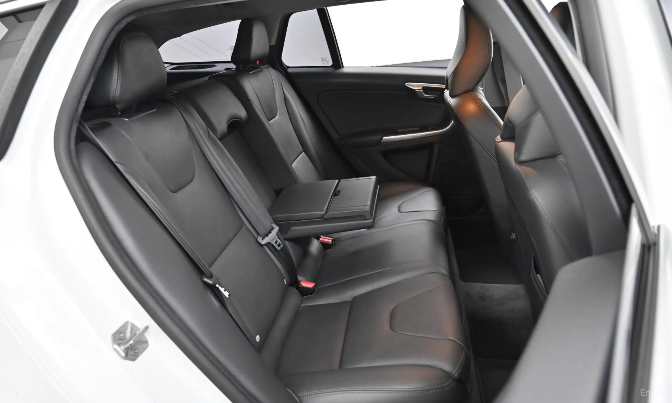 Volvo V60 превью 12
