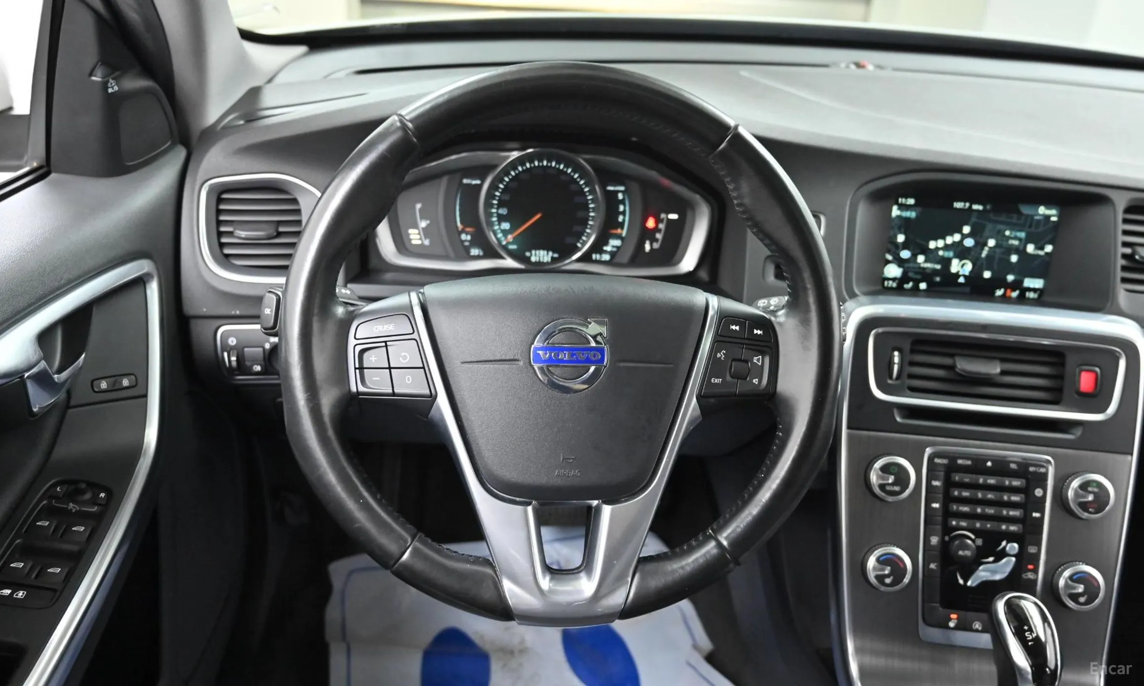 Volvo V60 превью 13