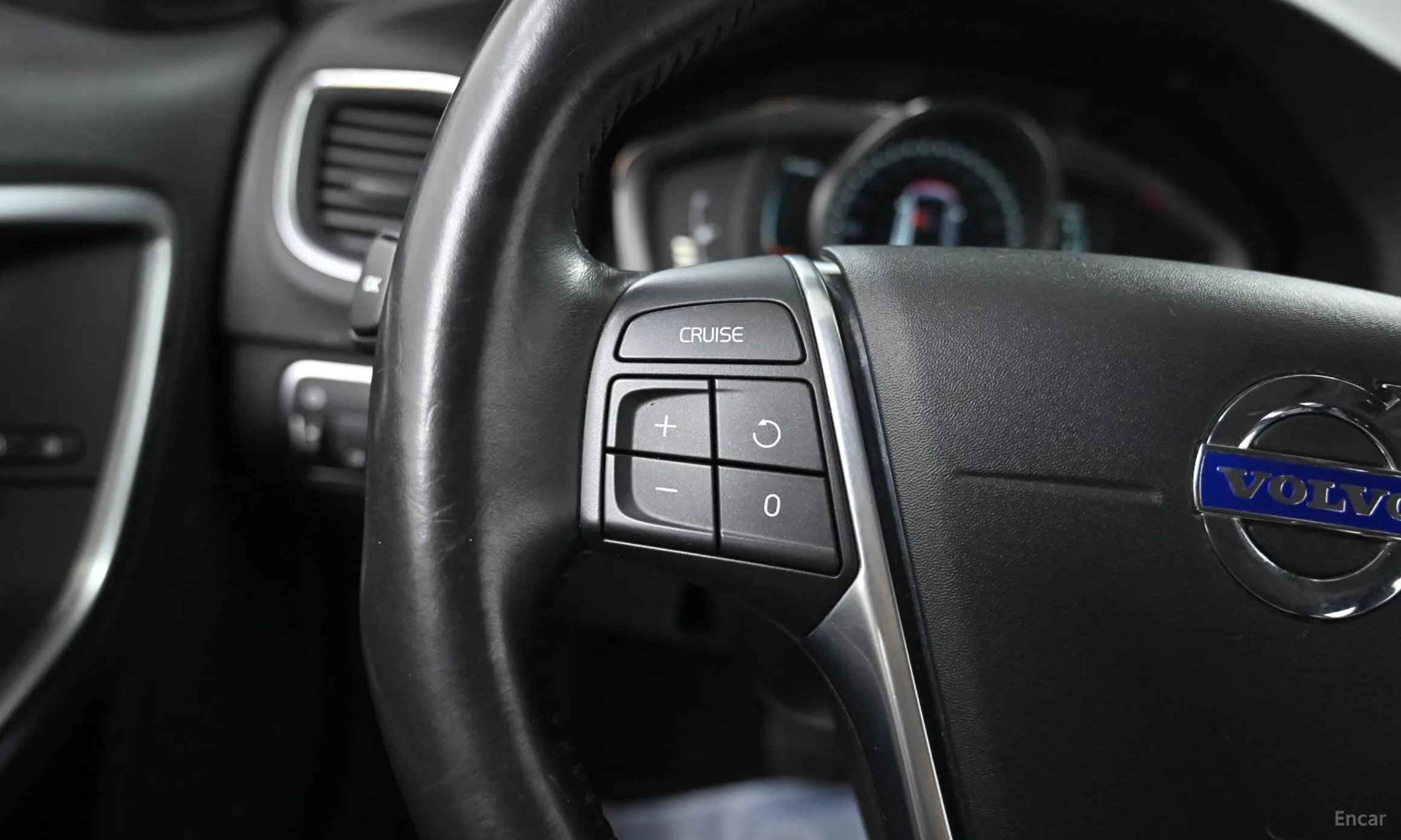 Volvo V60 превью 16