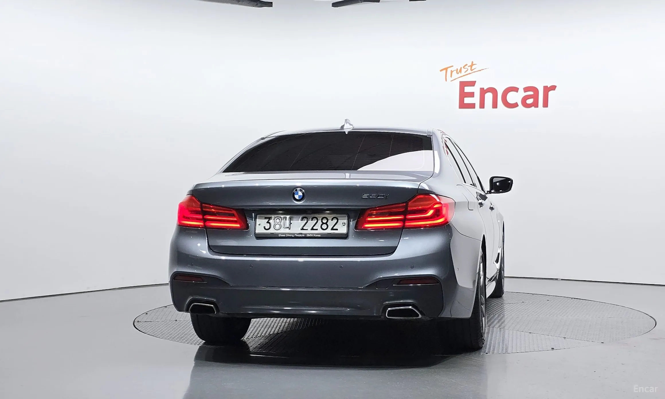 BMW 5 Series (G30) превью 3
