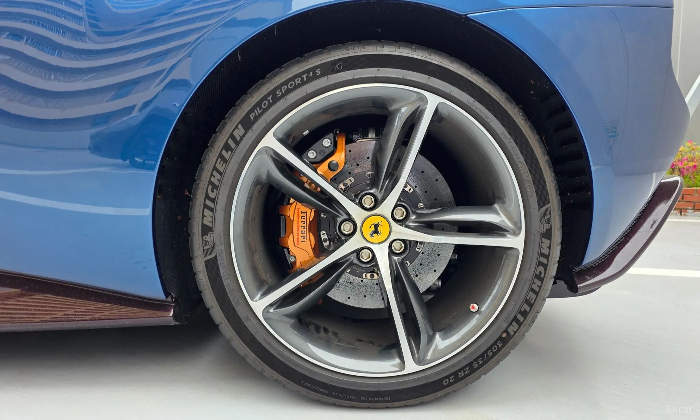 Ferrari 296 GTS превью 19