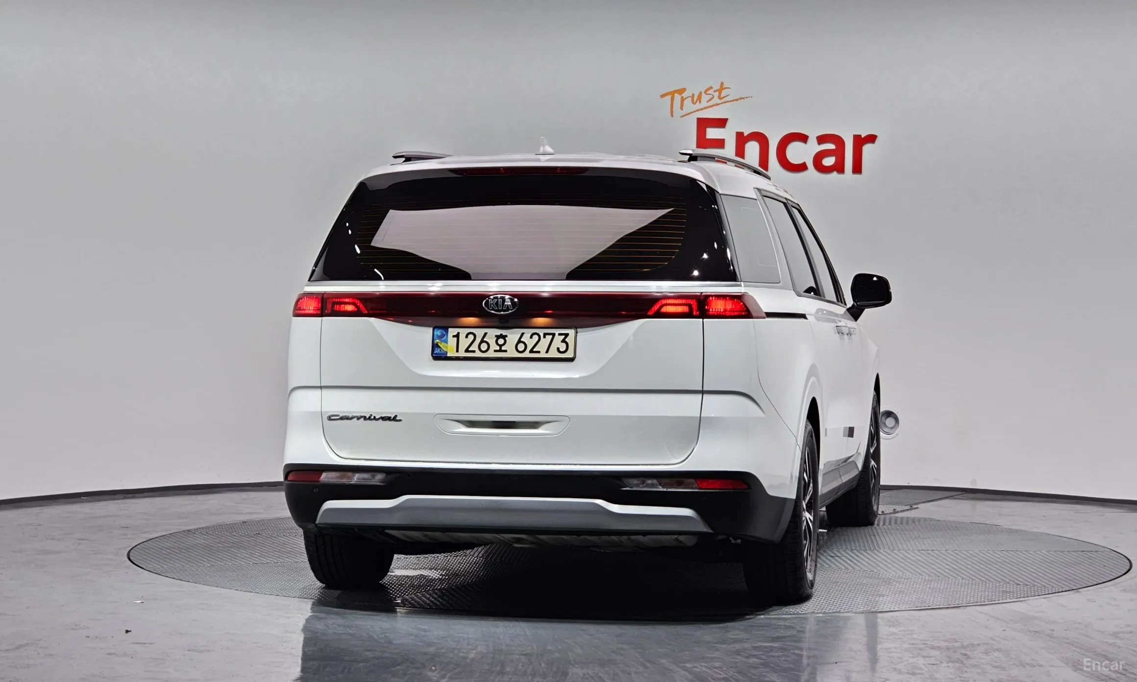 Kia Carnival Gen 4 превью 3