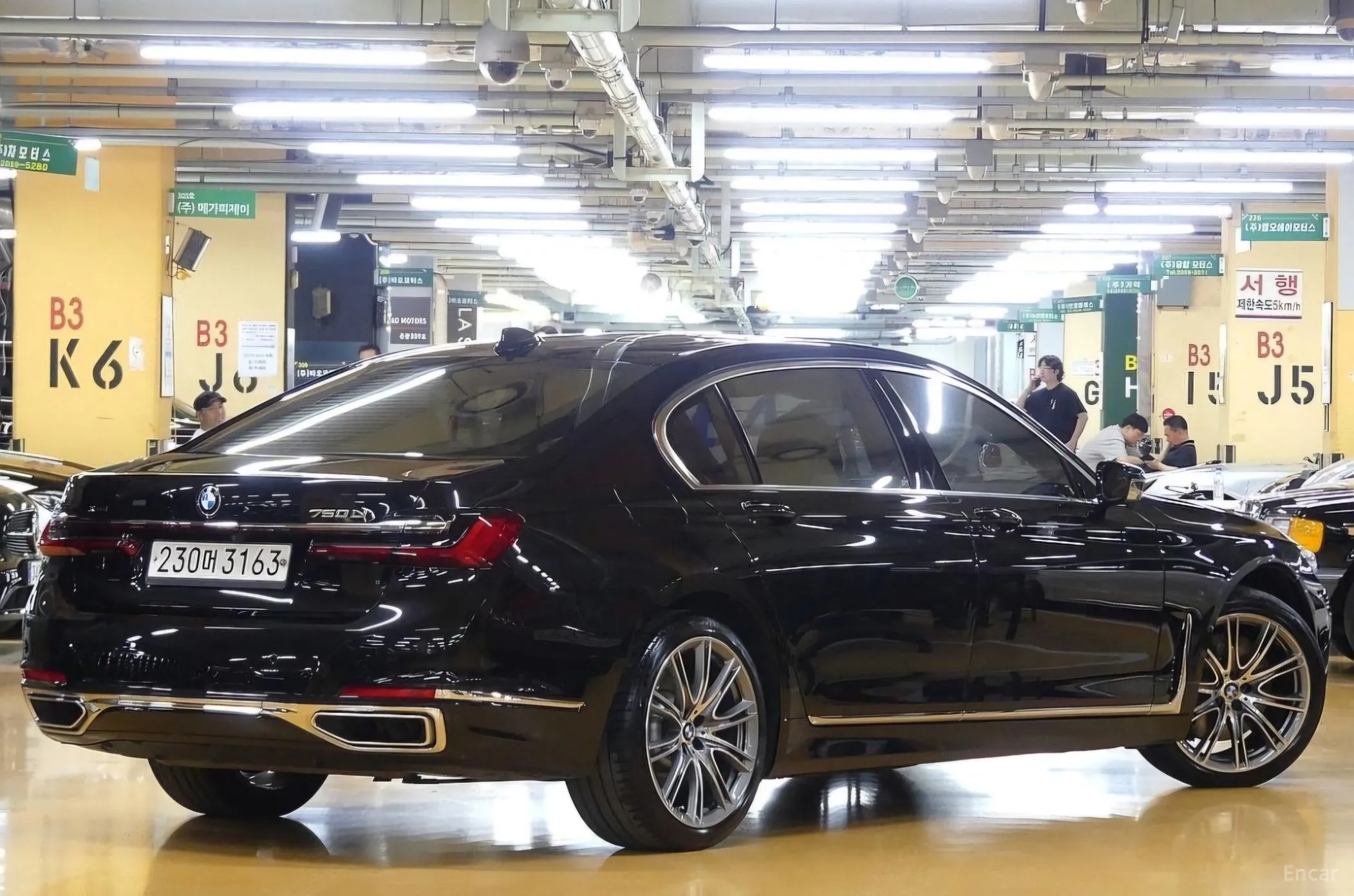 BMW 7 Series (G11) превью 2