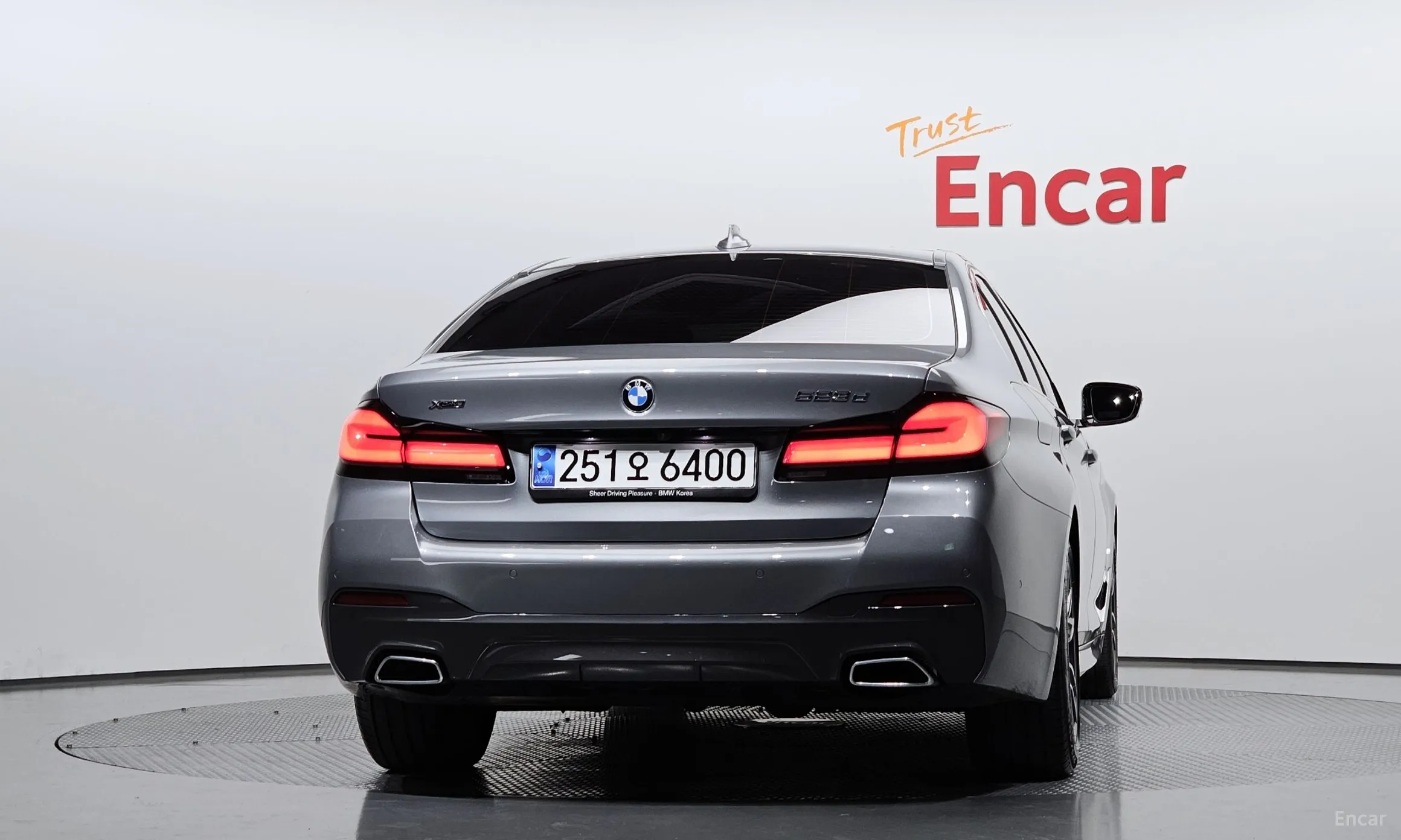 BMW 5 Series (G30) превью 3