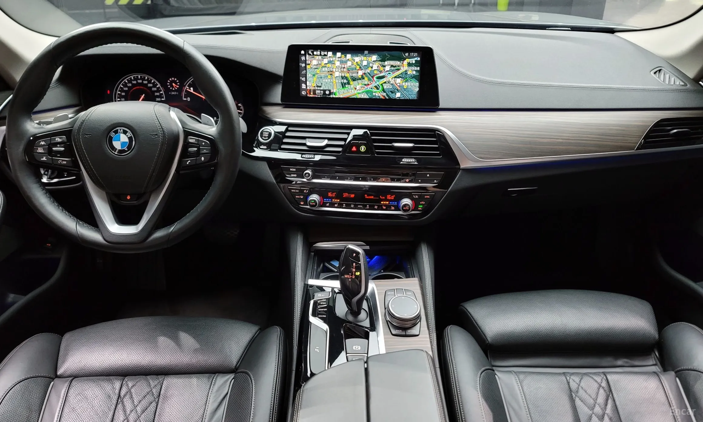 BMW 5 Series (G30) превью 4